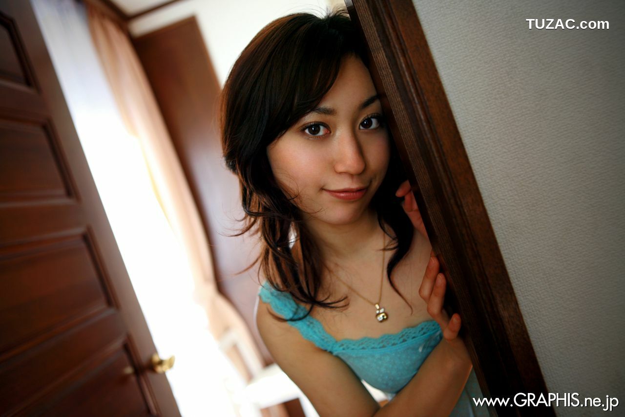 Graphis_Momo Yoshizawa 吉沢もも First Gravure 初脱ぎ娘 写真集[33P]