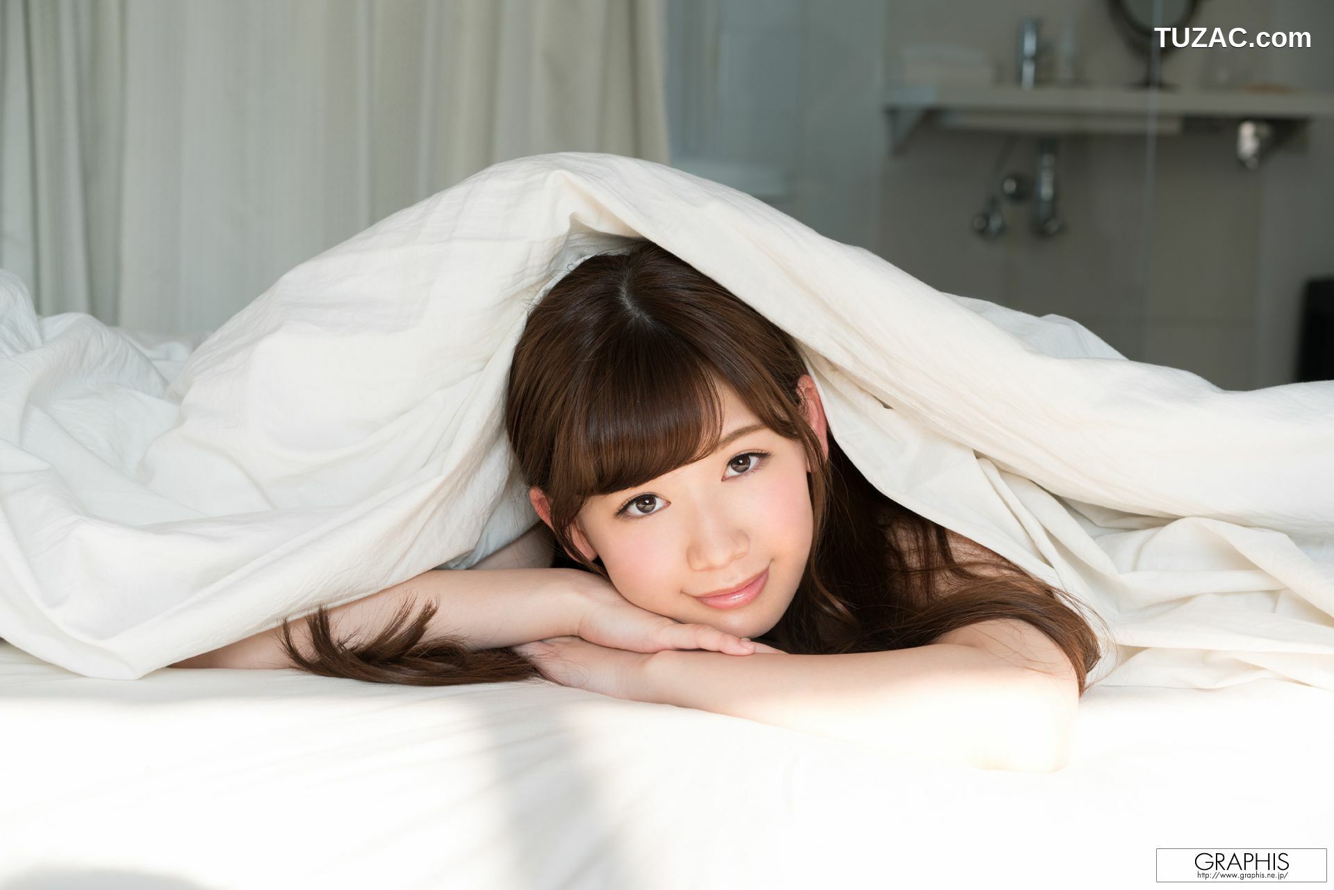 Graphis_Tsumugi Akari 明里つむぎ/明里紬 First Gravure 初脫ぎ娘 写真集[53P]