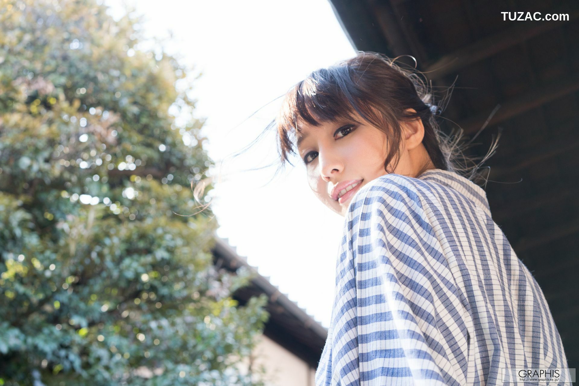 Graphis_あやみ旬果『Sunbeams leaves』 Gals 写真集[29P]
