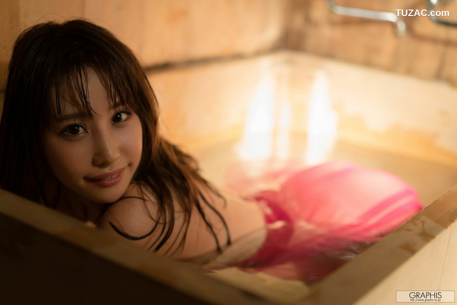 Graphis_あやみ旬果『Sunbeams leaves』 Gals 写真集[29P]