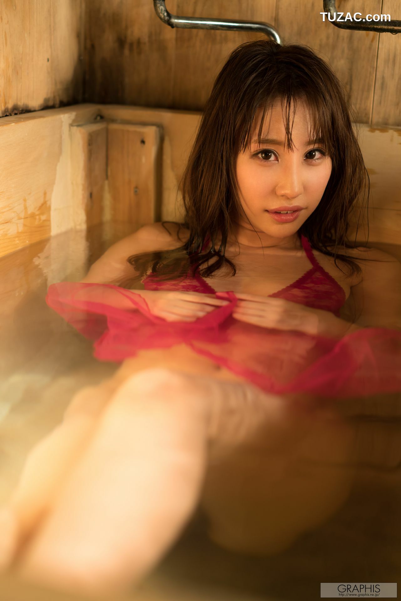 Graphis_あやみ旬果『Sunbeams leaves』 Gals 写真集[29P]