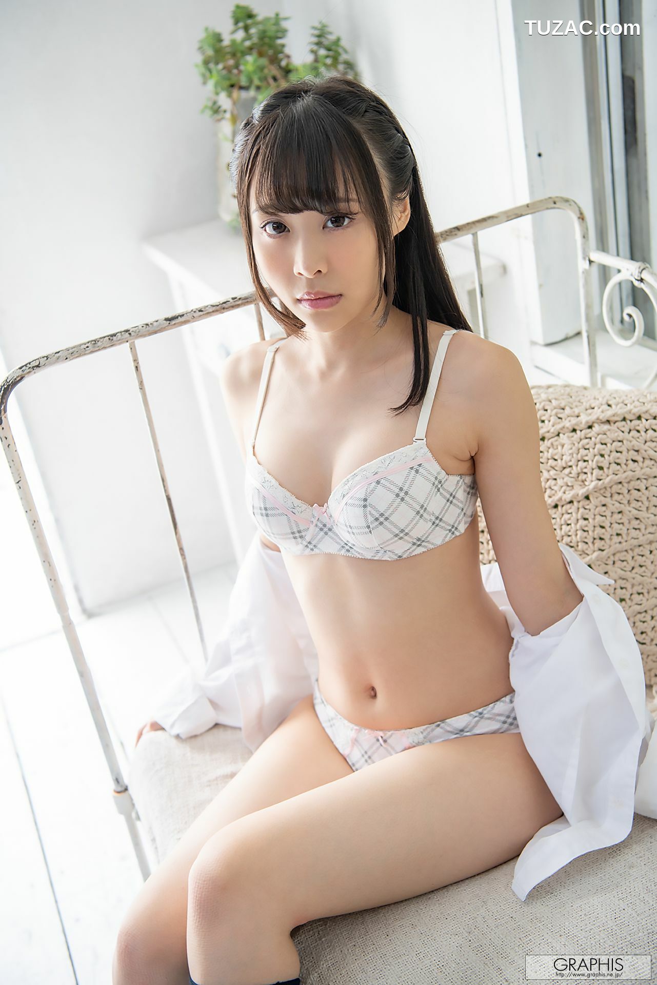 Graphis_吉岡ひより(吉冈日和) Hiyori Yoshioka First Gravure 初脱ぎ娘 No.168 写真集[70P]