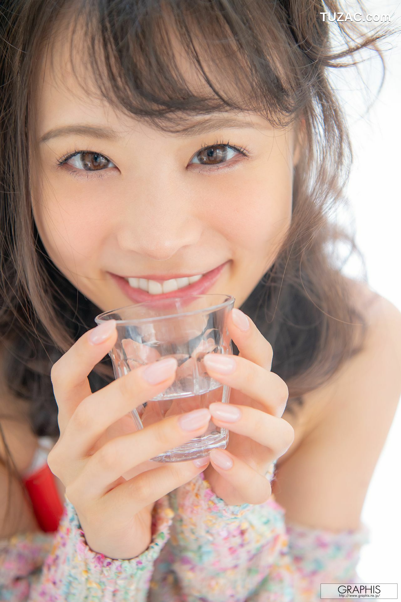 Graphis_吉岡ひより(吉冈日和) Hiyori Yoshioka First Gravure 初脱ぎ娘 No.168 写真集[70P]