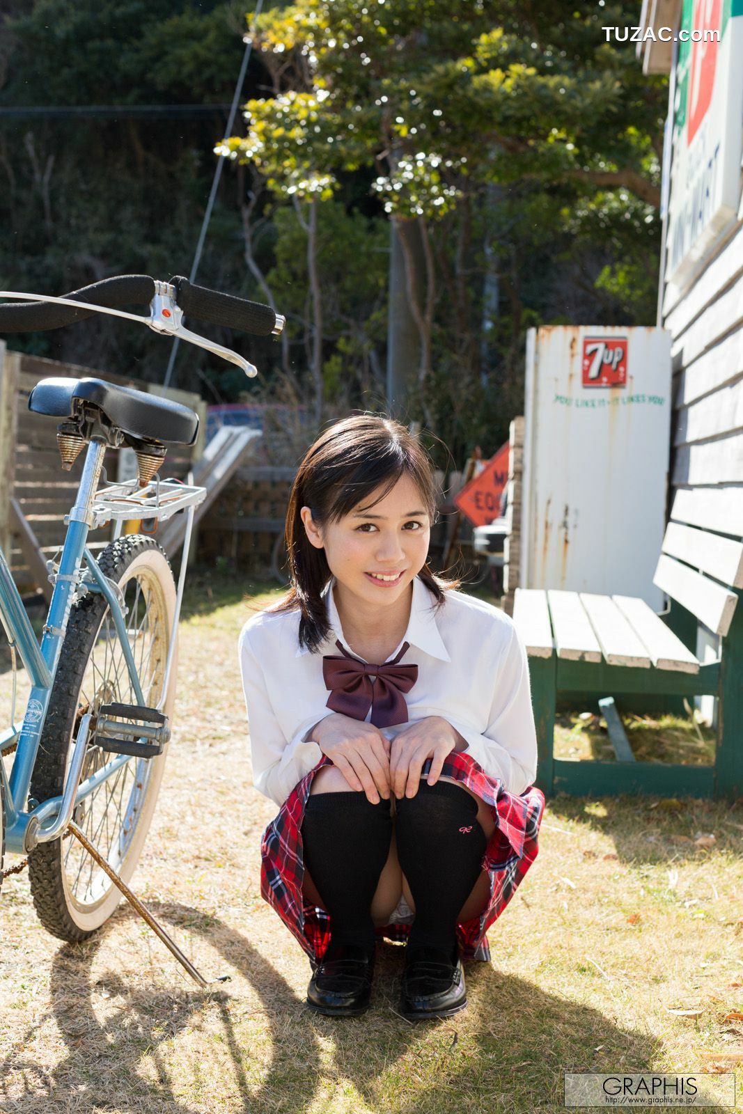 Graphis_吉川あいみ/吉川爱美 First Gravure 初脱ぎ娘 写真集[22P]