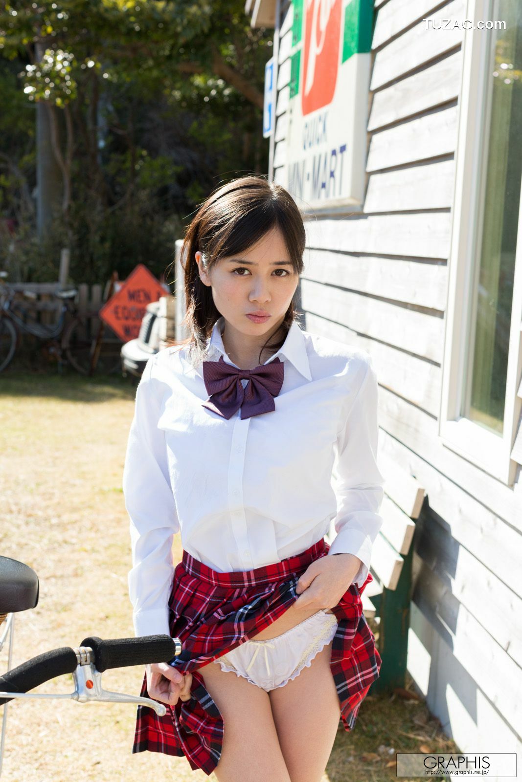 Graphis_吉川あいみ/吉川爱美 First Gravure 初脱ぎ娘 写真集[22P]