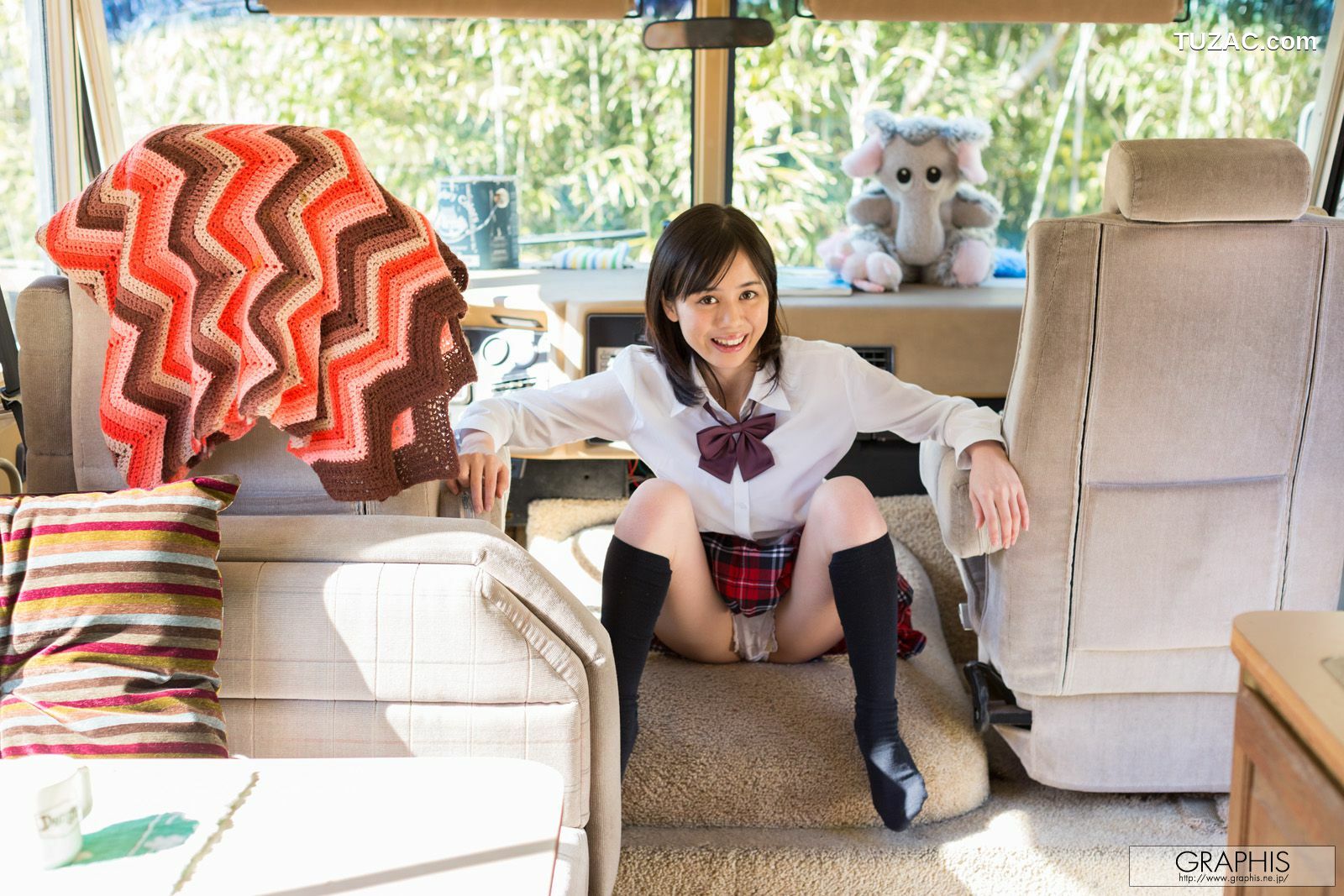 Graphis_吉川あいみ/吉川爱美 First Gravure 初脱ぎ娘 写真集[22P]