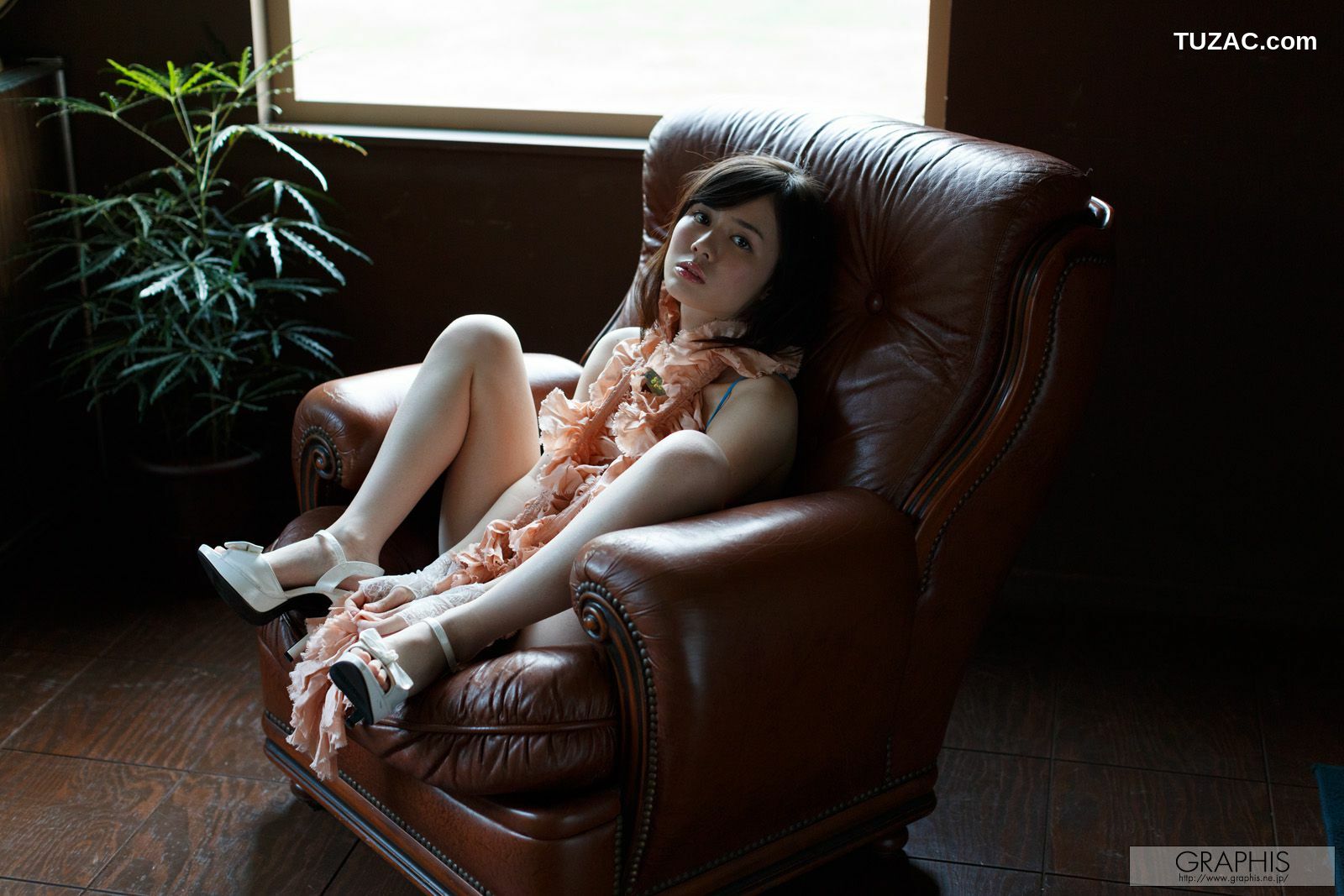 Graphis_吉川あいみ/吉川爱美 First Gravure 初脱ぎ娘 写真集[22P]