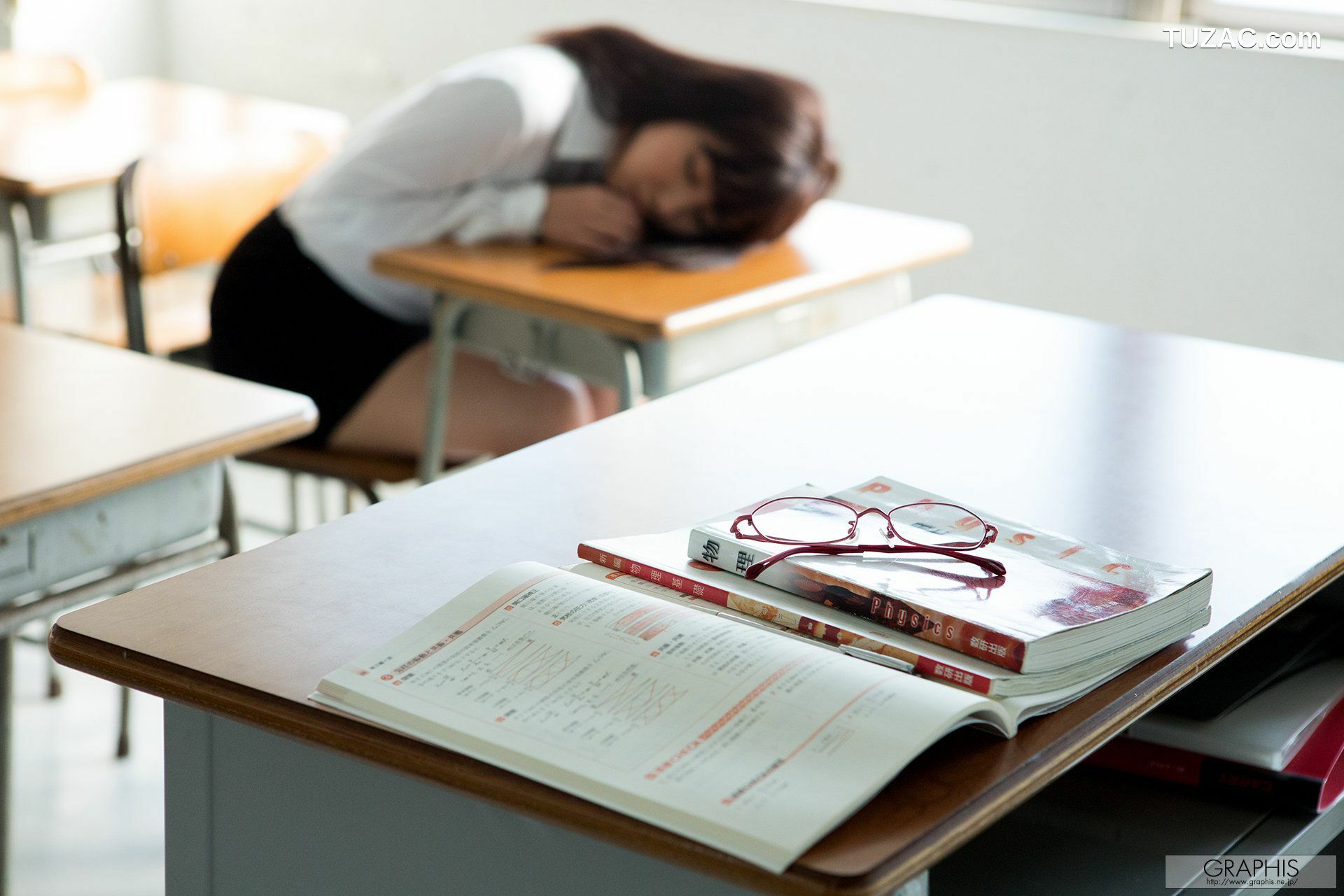 Graphis_小川桃果 First Gravure 初脫ぎ娘 写真集[57P]