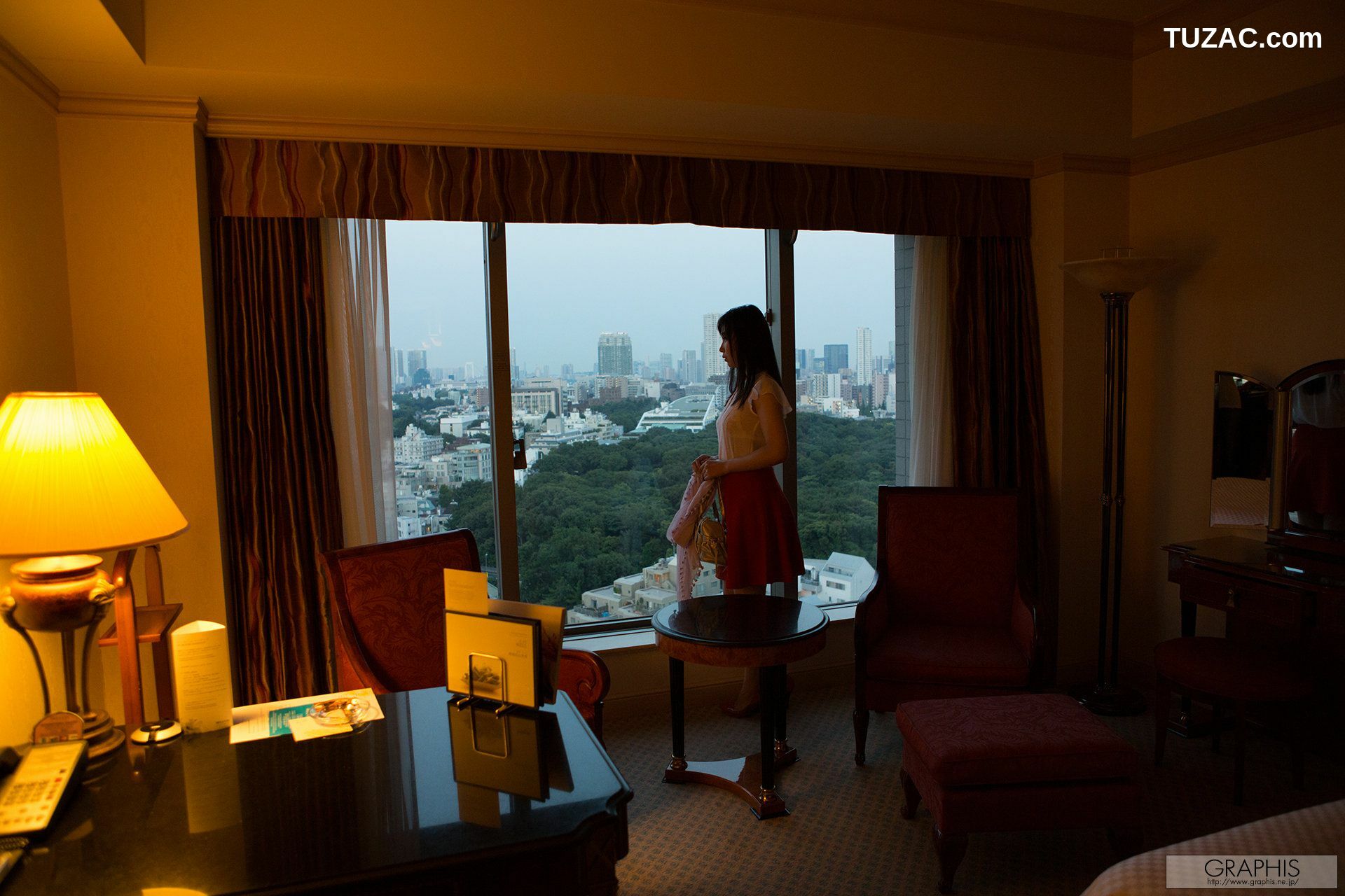 Graphis_小川桃果 First Gravure 初脫ぎ娘 写真集[57P]