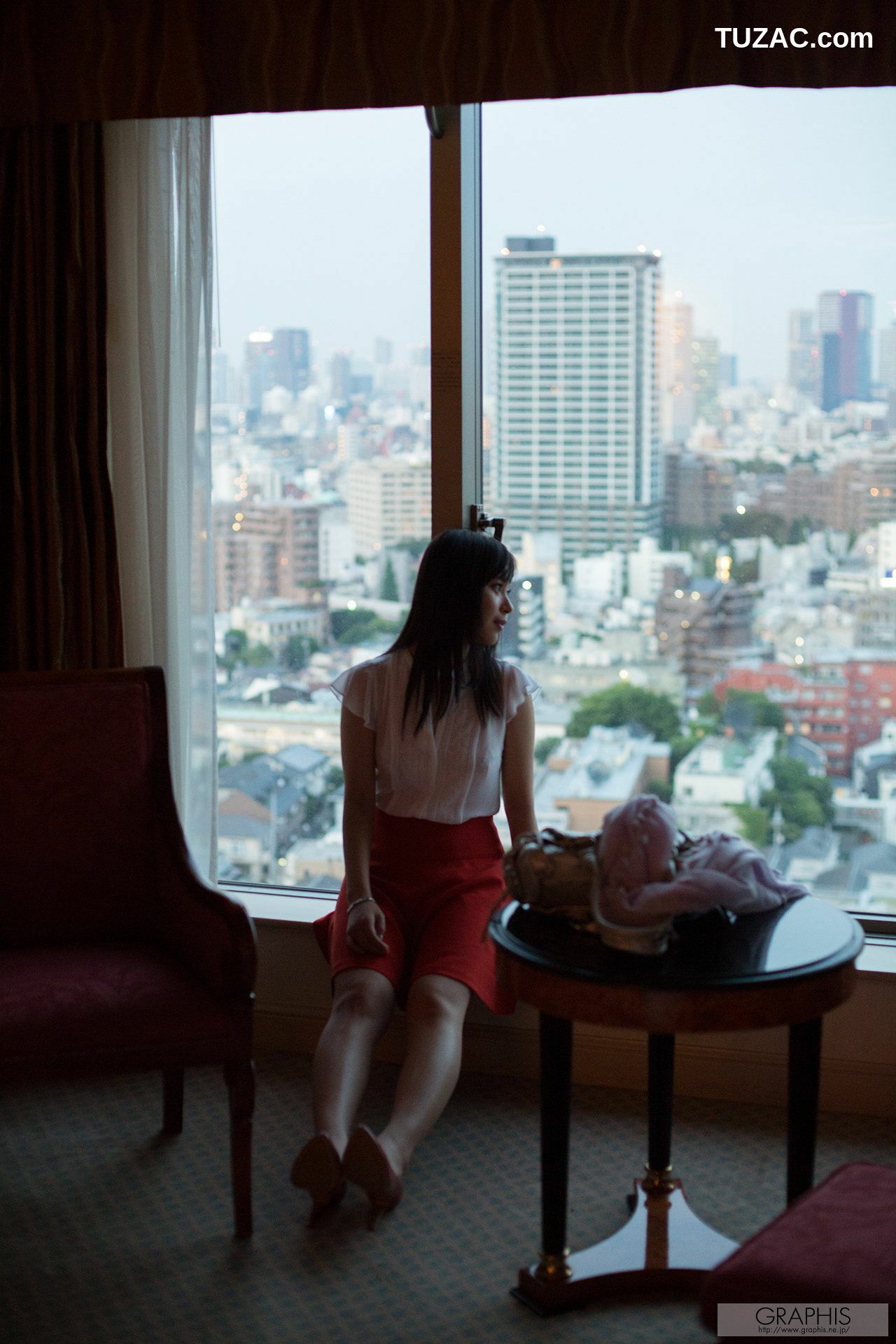 Graphis_小川桃果 First Gravure 初脫ぎ娘 写真集[57P]