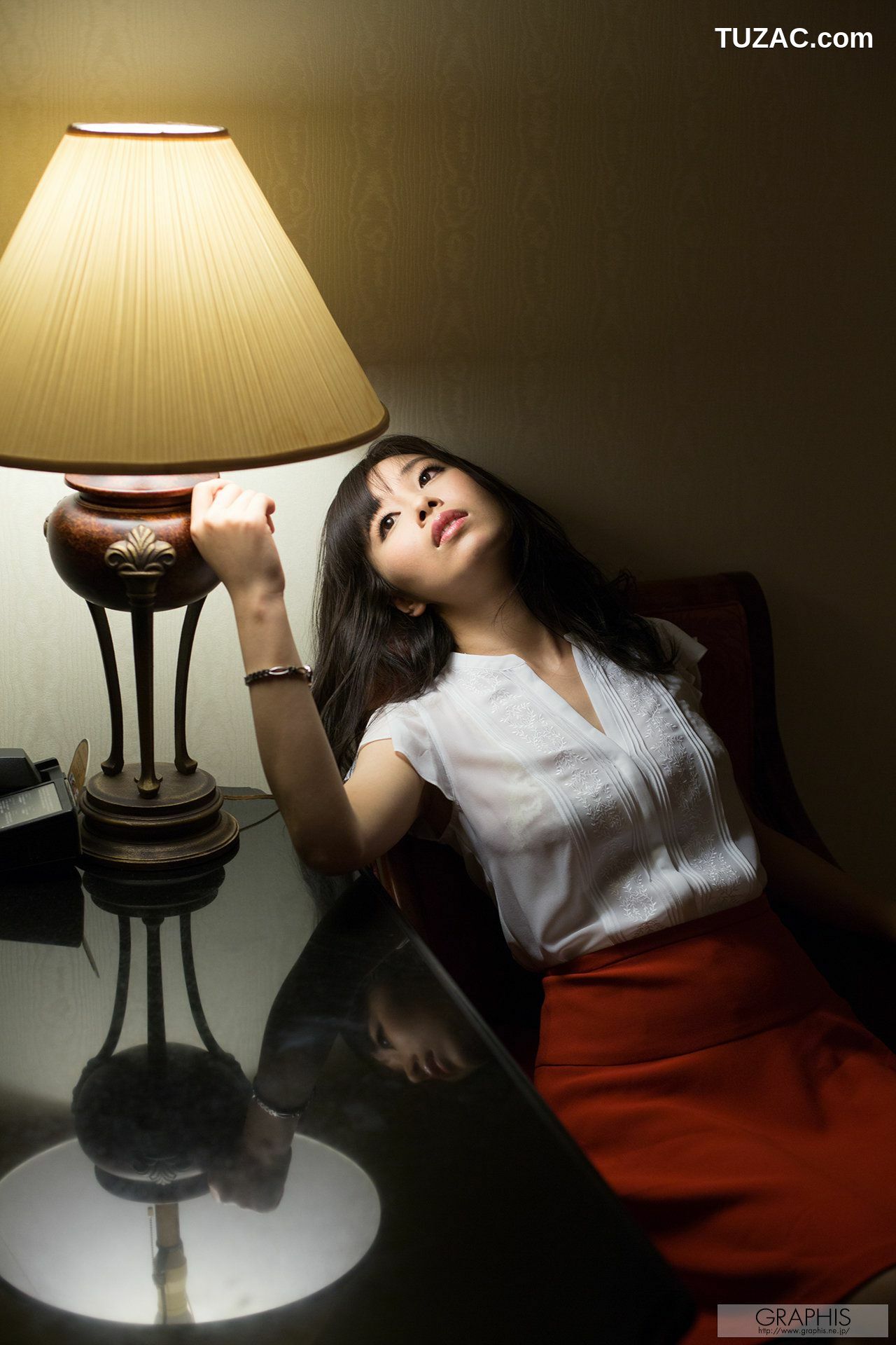 Graphis_小川桃果 First Gravure 初脫ぎ娘 写真集[57P]