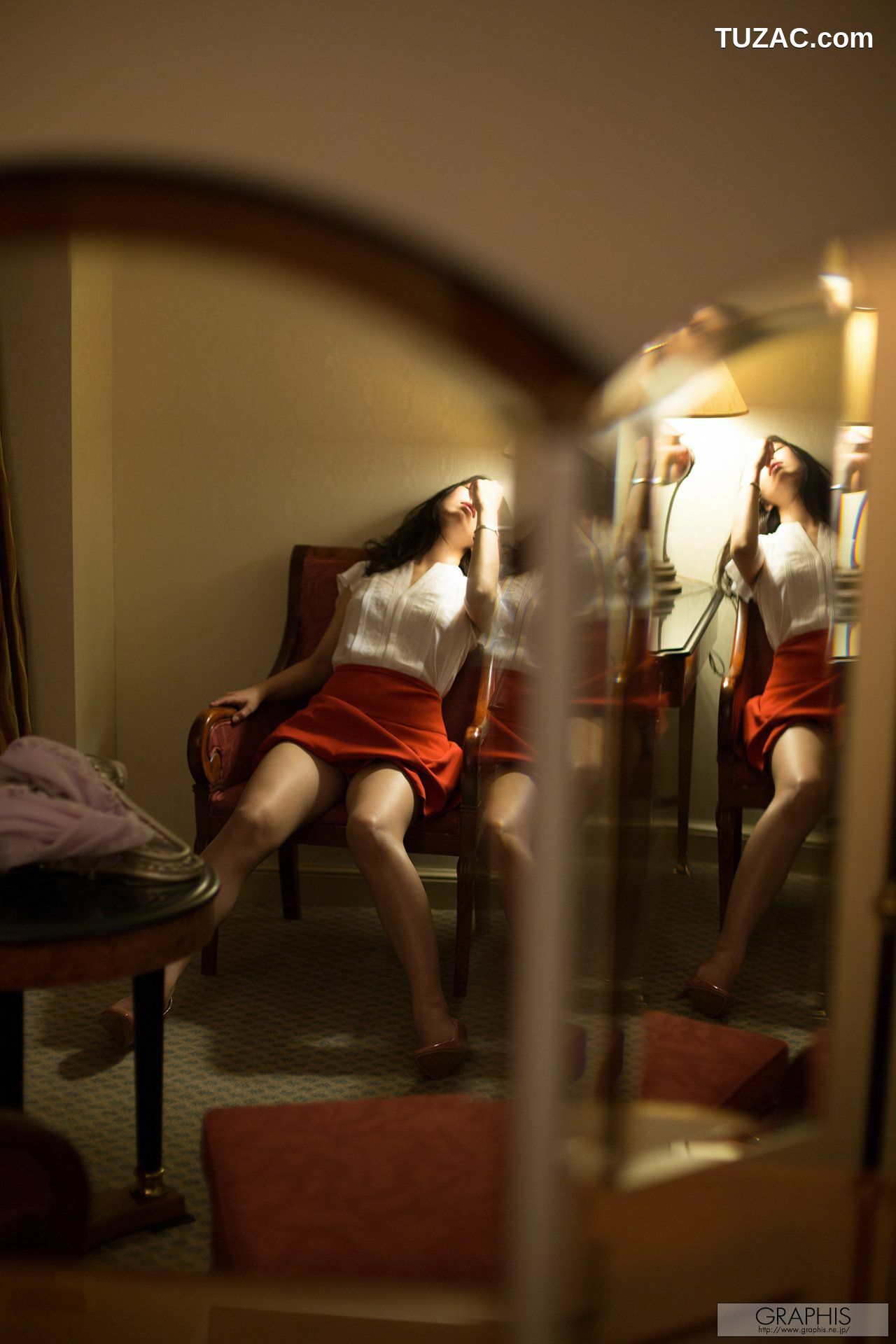 Graphis_小川桃果 First Gravure 初脫ぎ娘 写真集[57P]