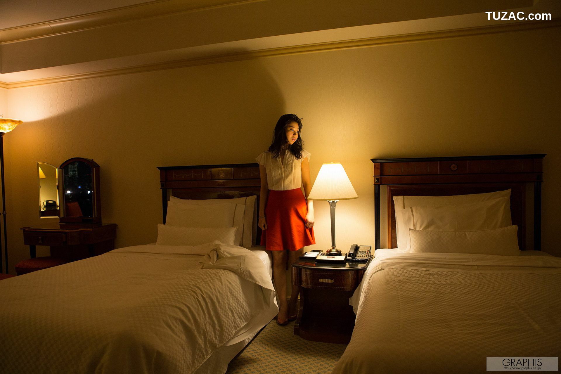 Graphis_小川桃果 First Gravure 初脫ぎ娘 写真集[57P]