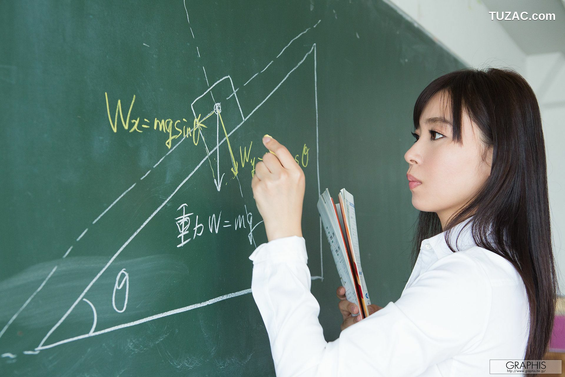 Graphis_小川桃果 First Gravure 初脫ぎ娘 写真集[57P]