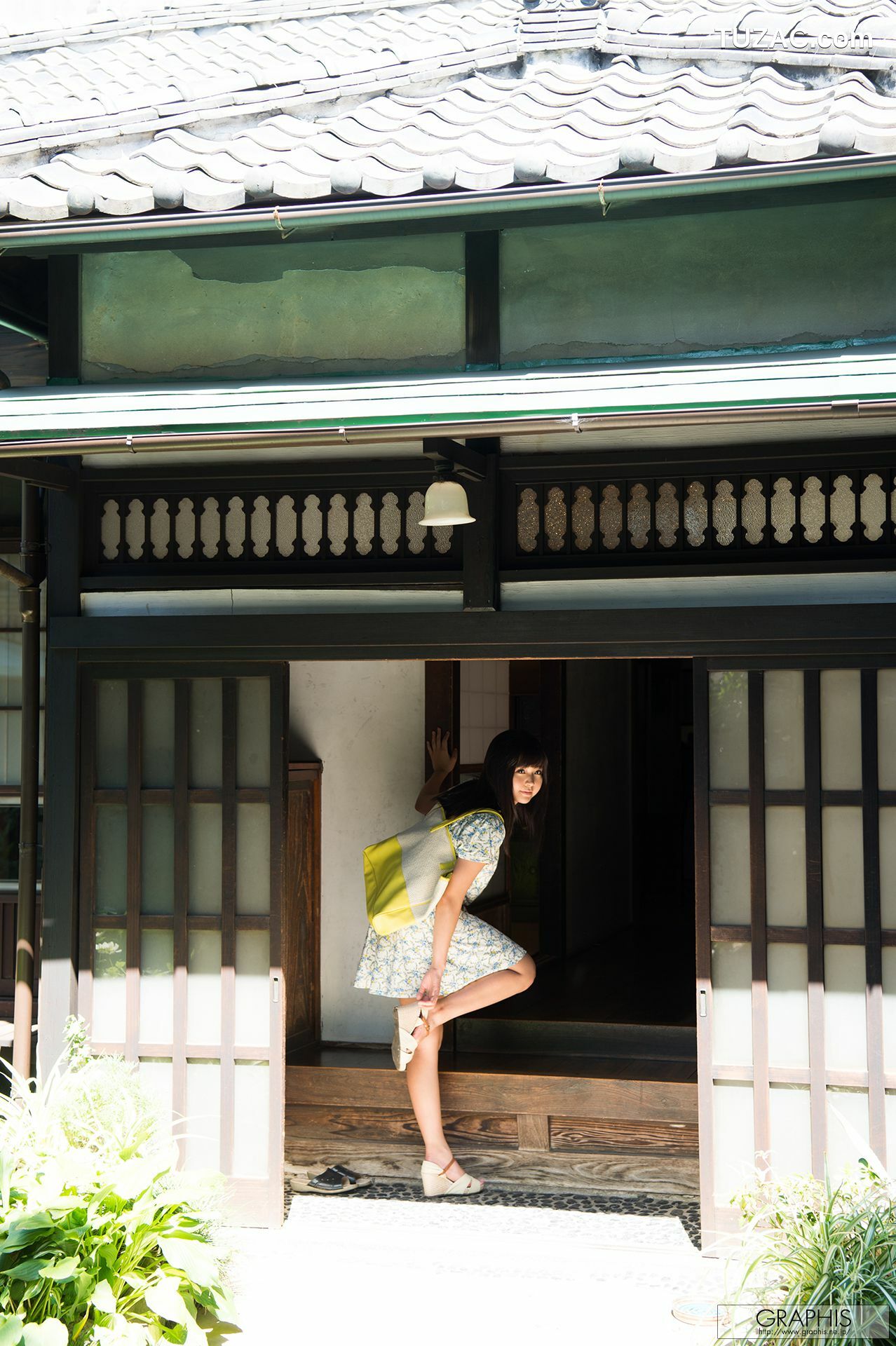 Graphis_彩乃なな/彩乃奈奈『Whimsical cat』 Gals 写真集[46P]