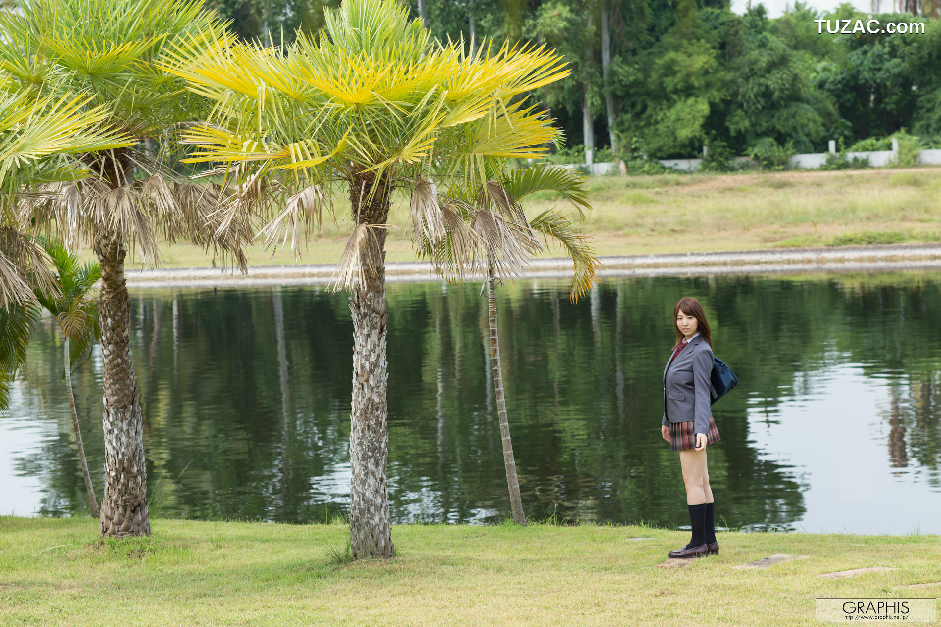 Graphis_松本菜奈実《GRAVURE GIRL!》 Gals 写真集[27P]