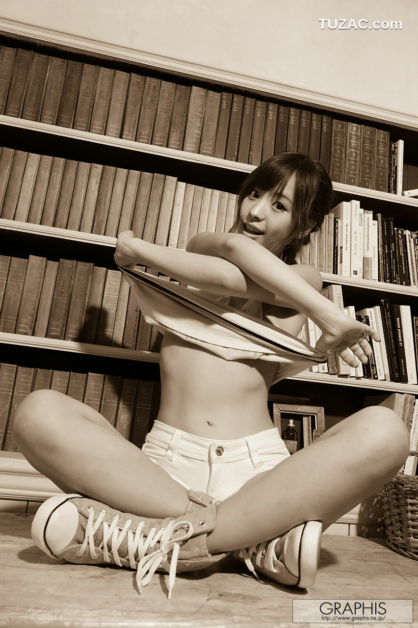 Graphis_桃乃木かな Kana Momonogi Calender 写真集[13P]