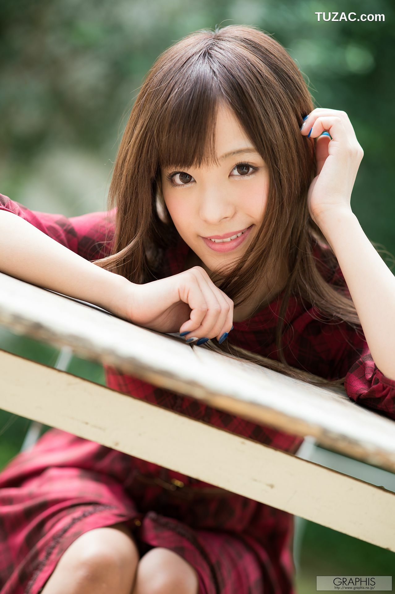 Graphis_桃乃木かな『Dazzling fruit』 Gals 写真集[55P]