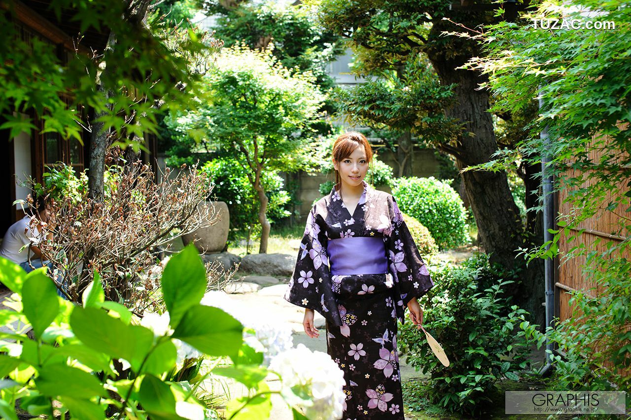 Graphis_横山美雪《Blossoms》 Gals 写真集[32P]