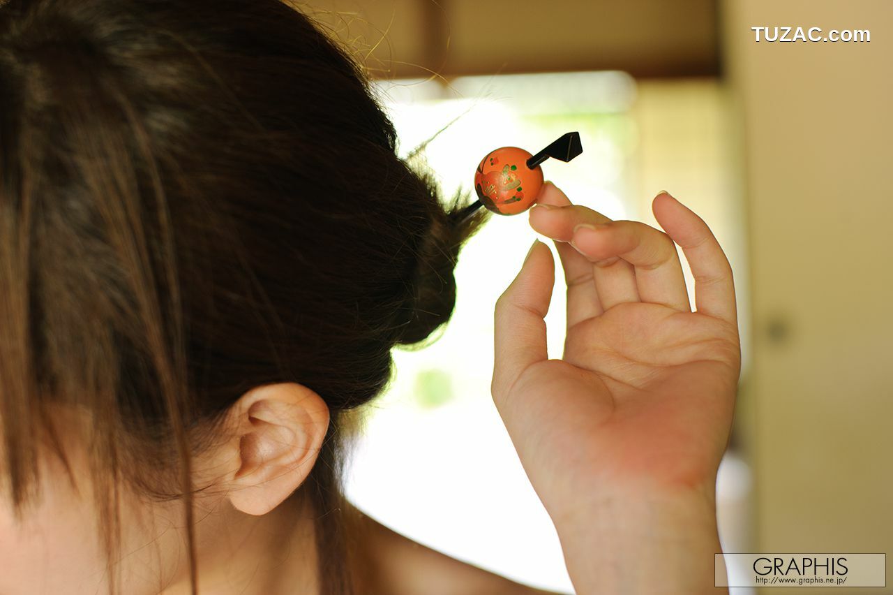 Graphis_横山美雪《Blossoms》 Gals 写真集[32P]