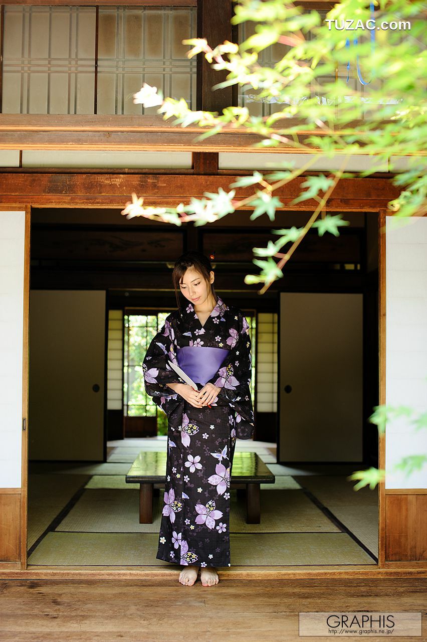 Graphis_横山美雪《Blossoms》 Gals 写真集[32P]