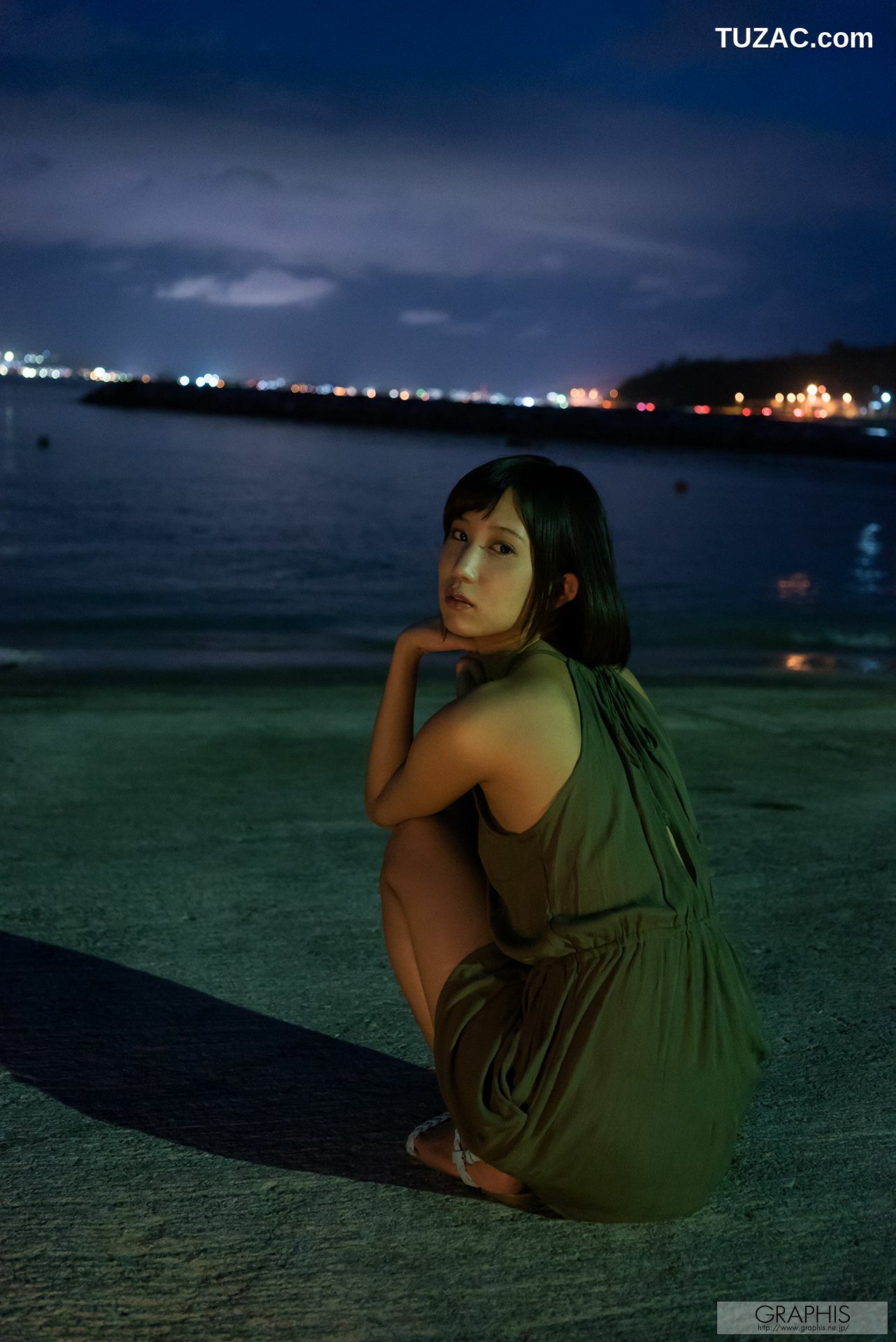 Graphis_湊莉久《Winter Special Gallery》 写真集[36P]