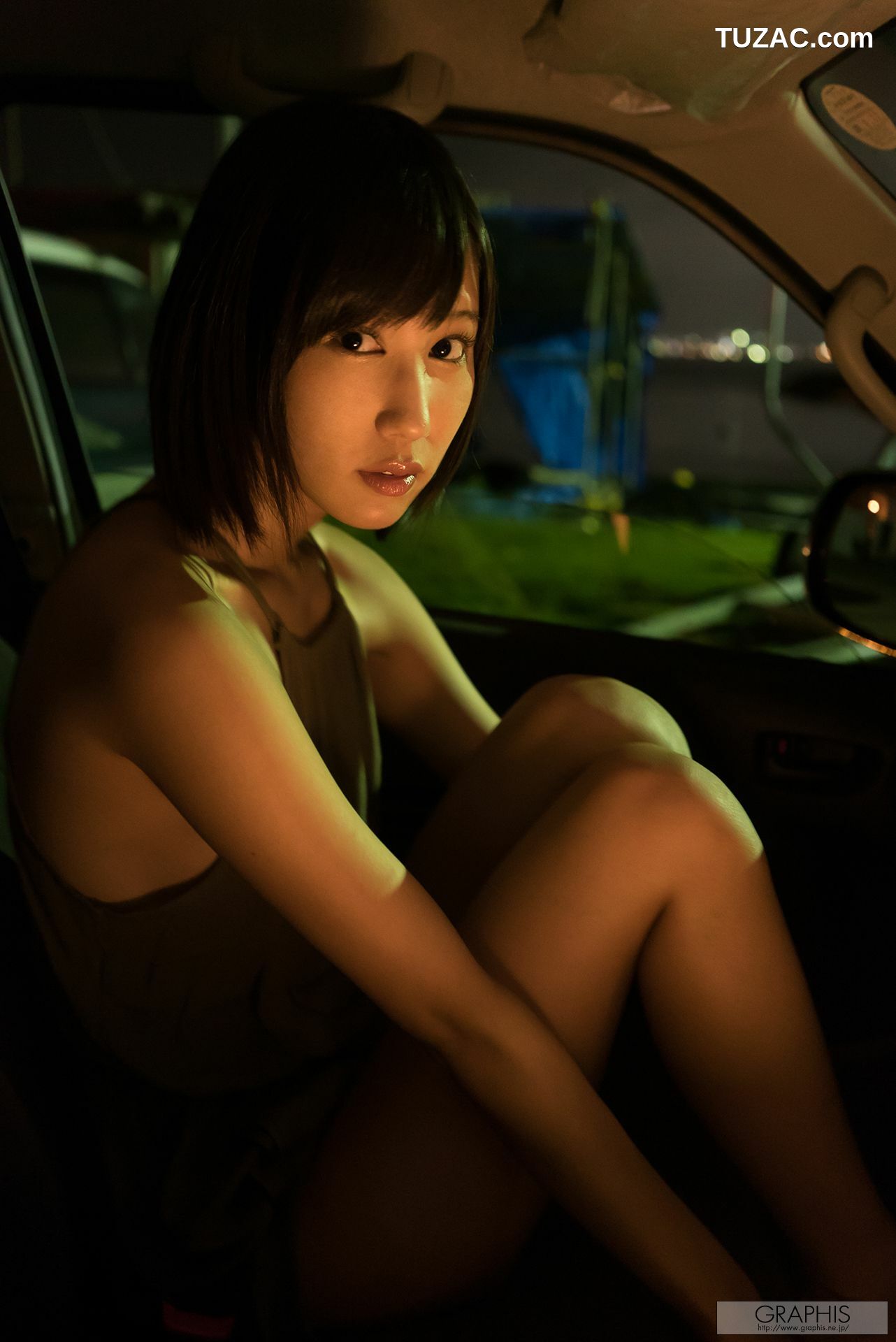 Graphis_湊莉久《Winter Special Gallery》 写真集[36P]