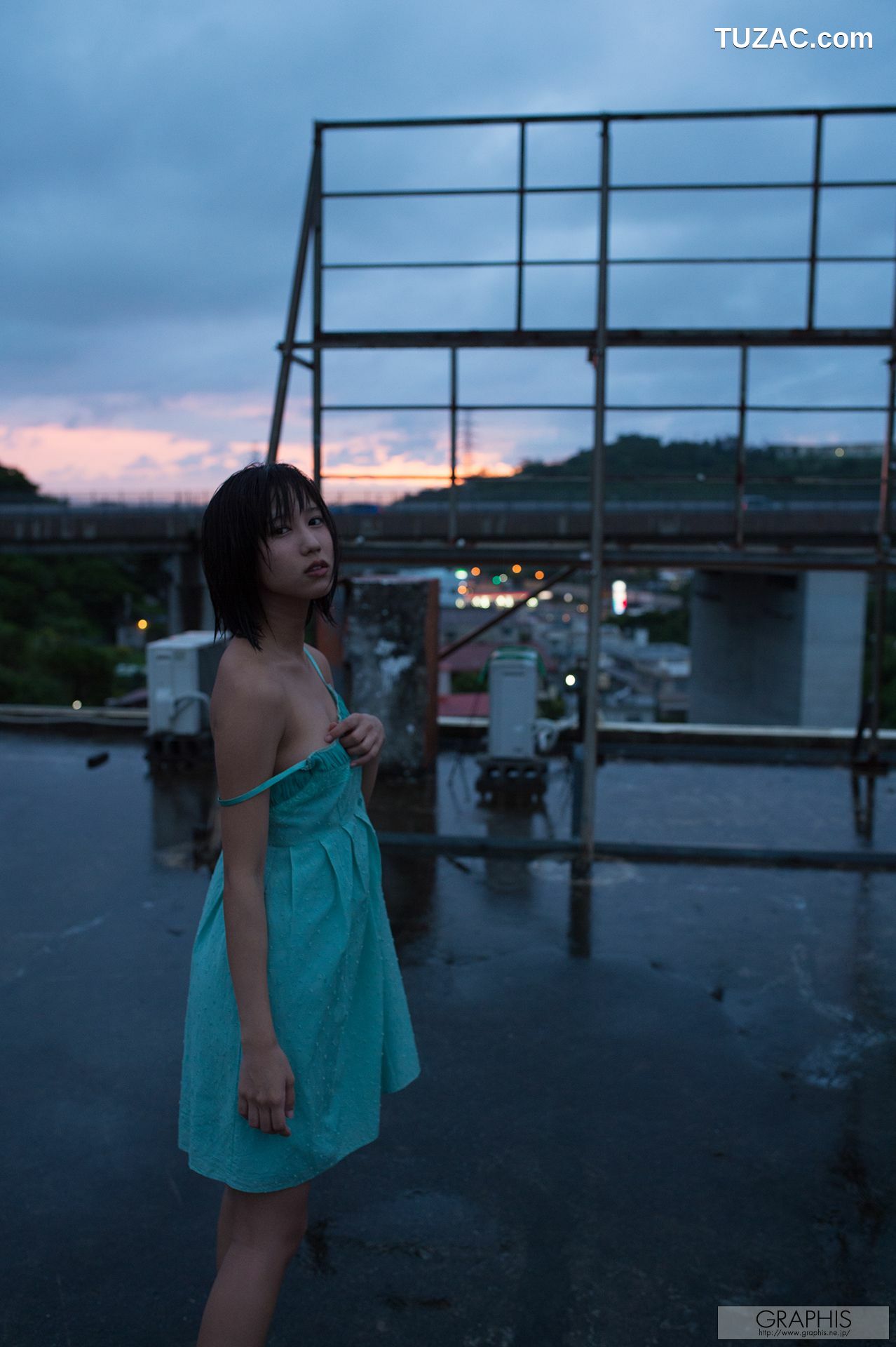 Graphis_湊莉久《Winter Special Gallery》 写真集[36P]