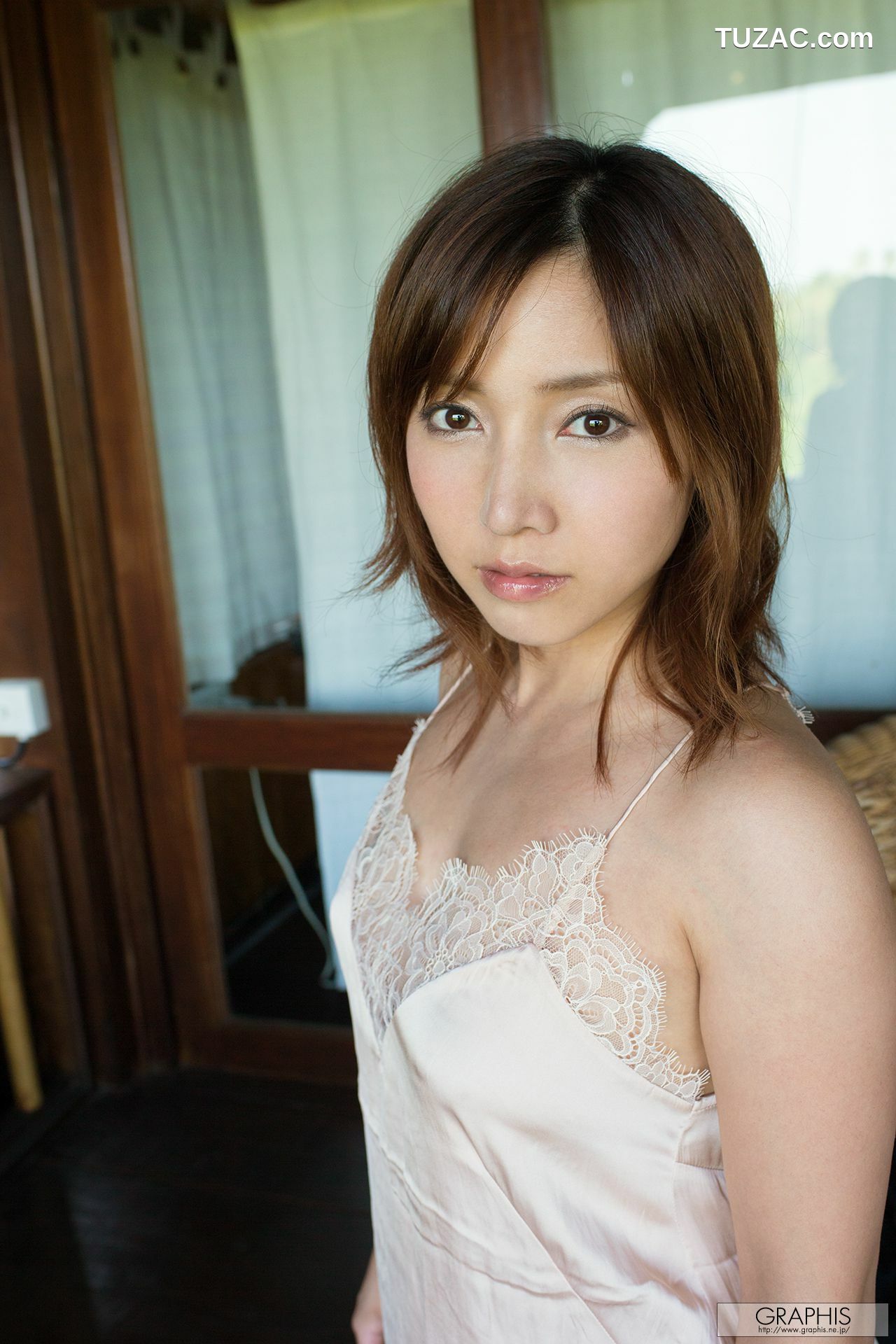 Graphis_美波ねい/美波宁 First Gravure 初脱ぎ娘 写真集[25P]