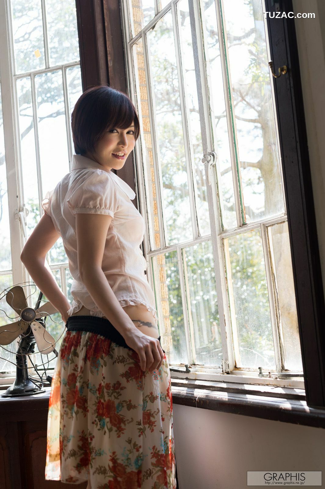 Graphis_里美ゆりあ《Pussy Cat》 Gals 写真集[31P]