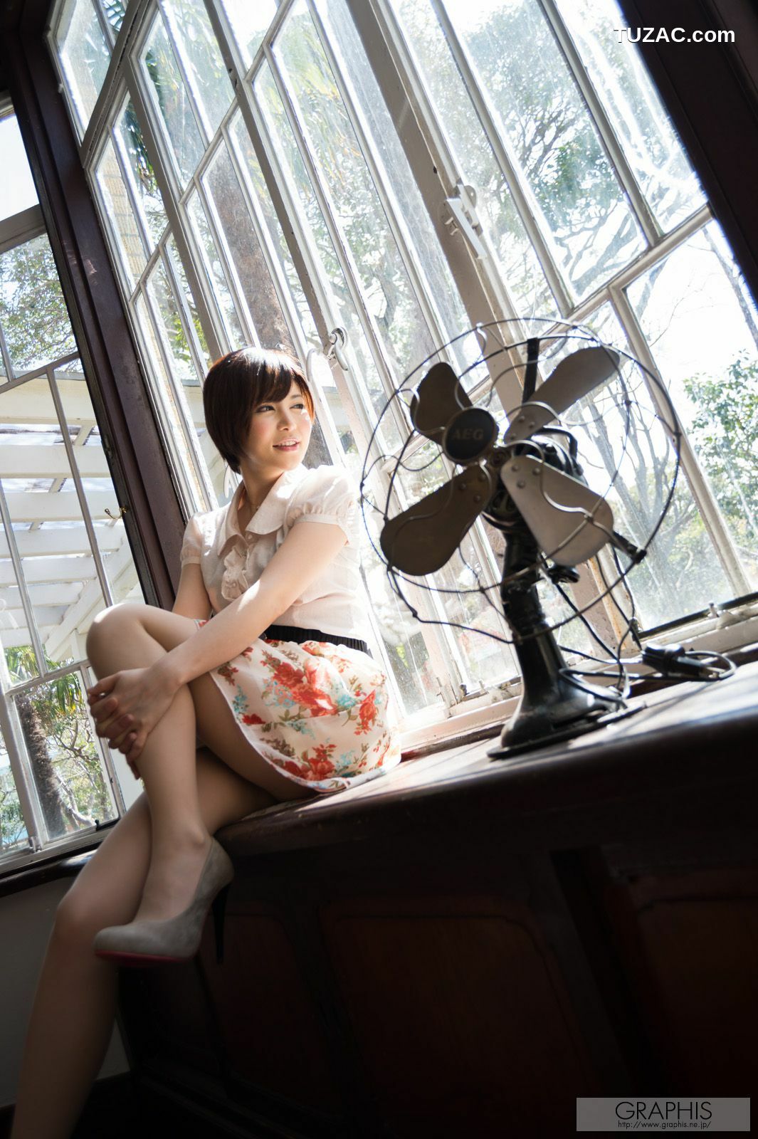 Graphis_里美ゆりあ《Pussy Cat》 Gals 写真集[31P]