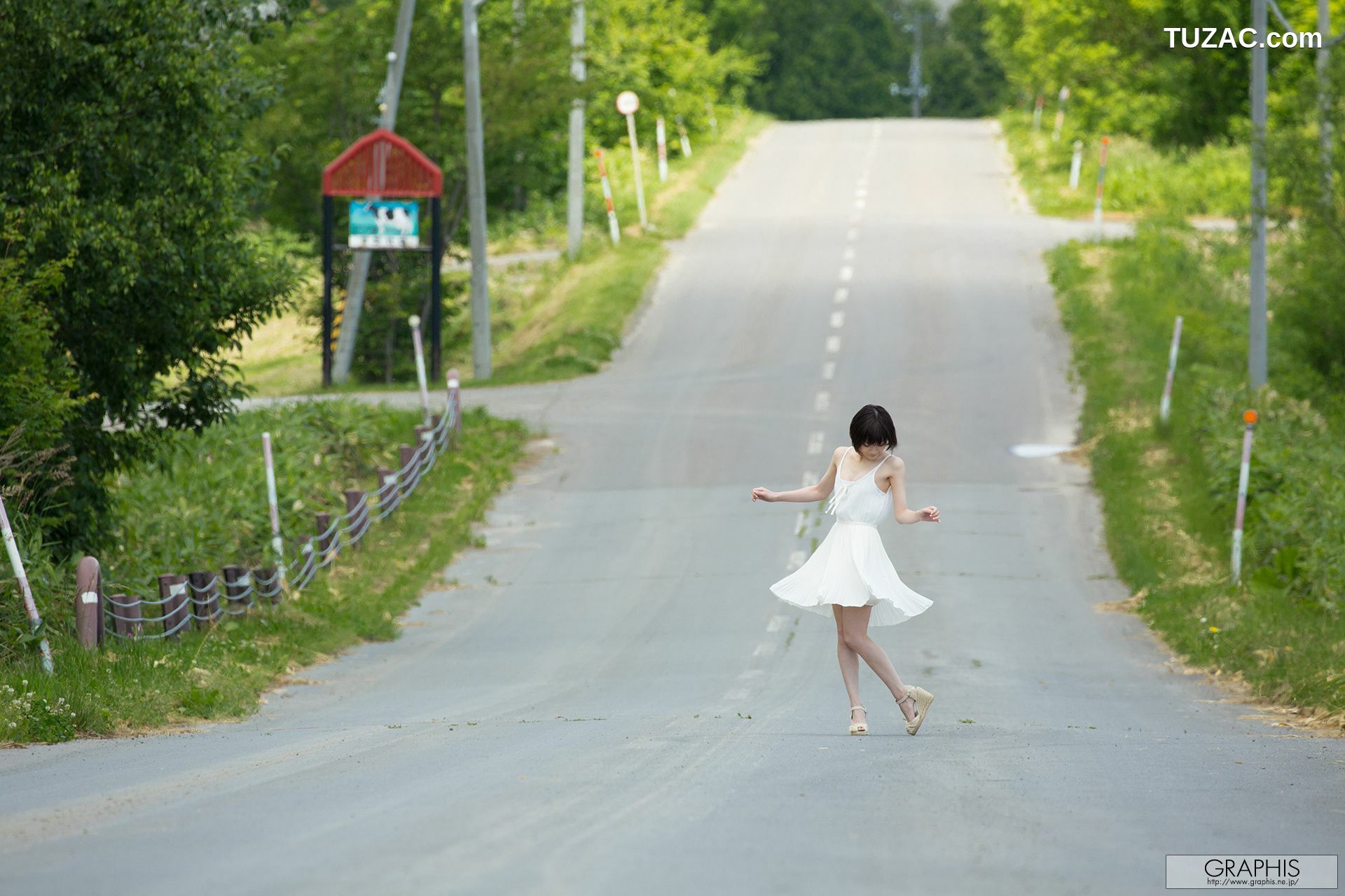 Graphis_鈴村 あいり《Summer Special 2015 》 写真集[64P]