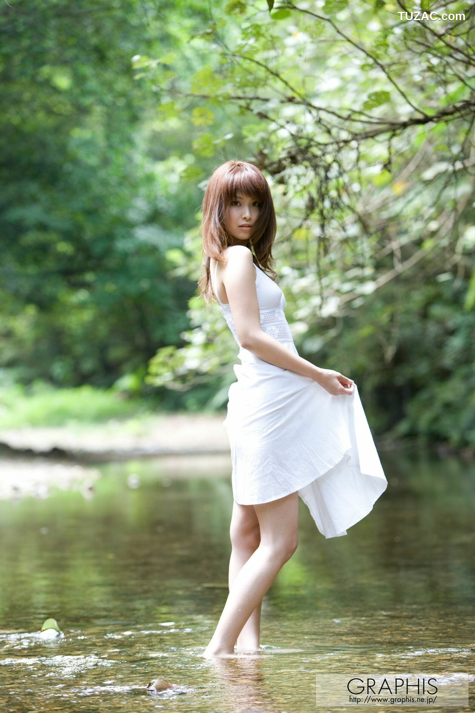 Graphis_雨音レイラ《Raindrops》 Special Contents 写真集[71P]