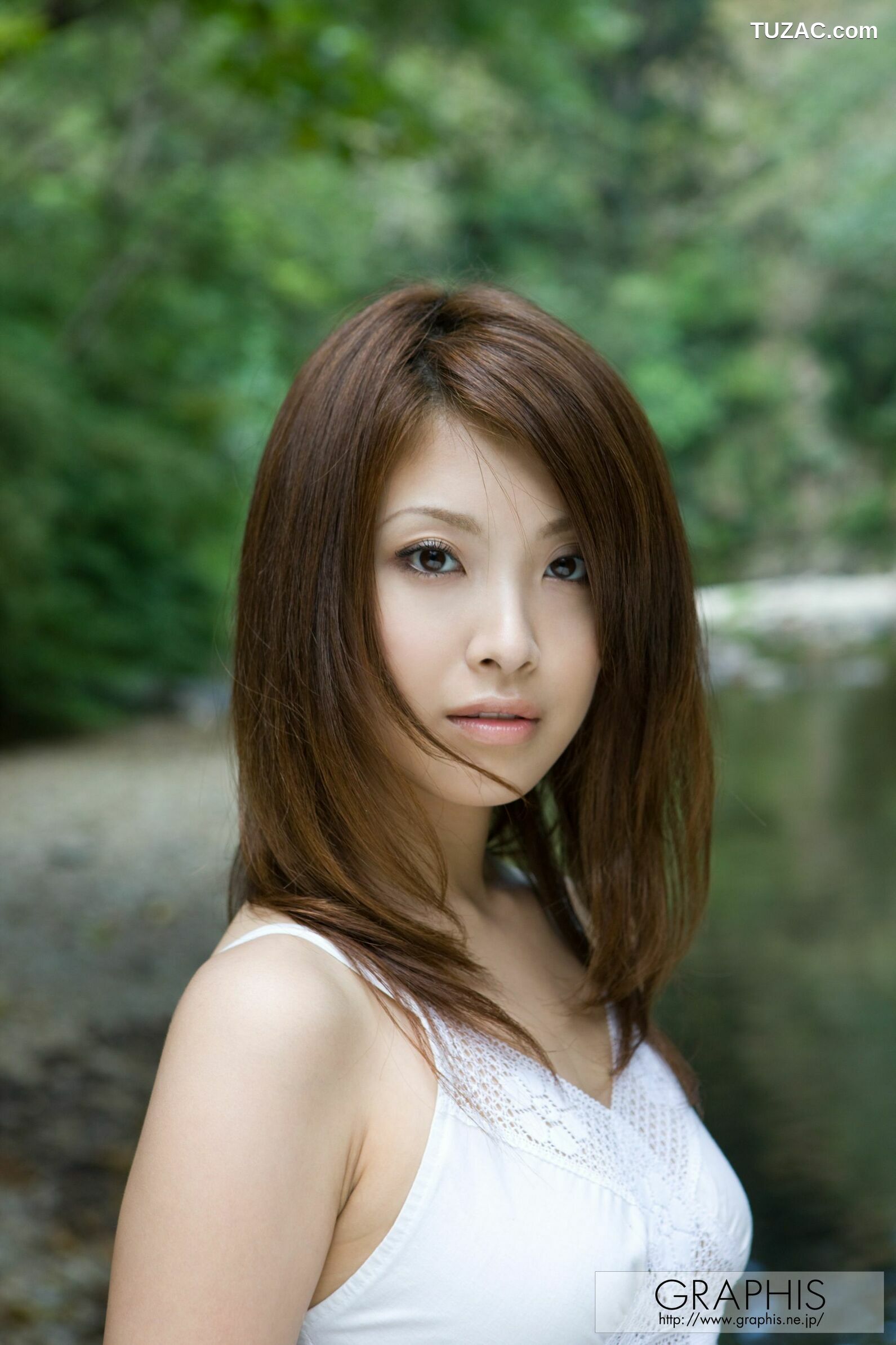 Graphis_雨音レイラ《Raindrops》 Special Contents 写真集[71P]