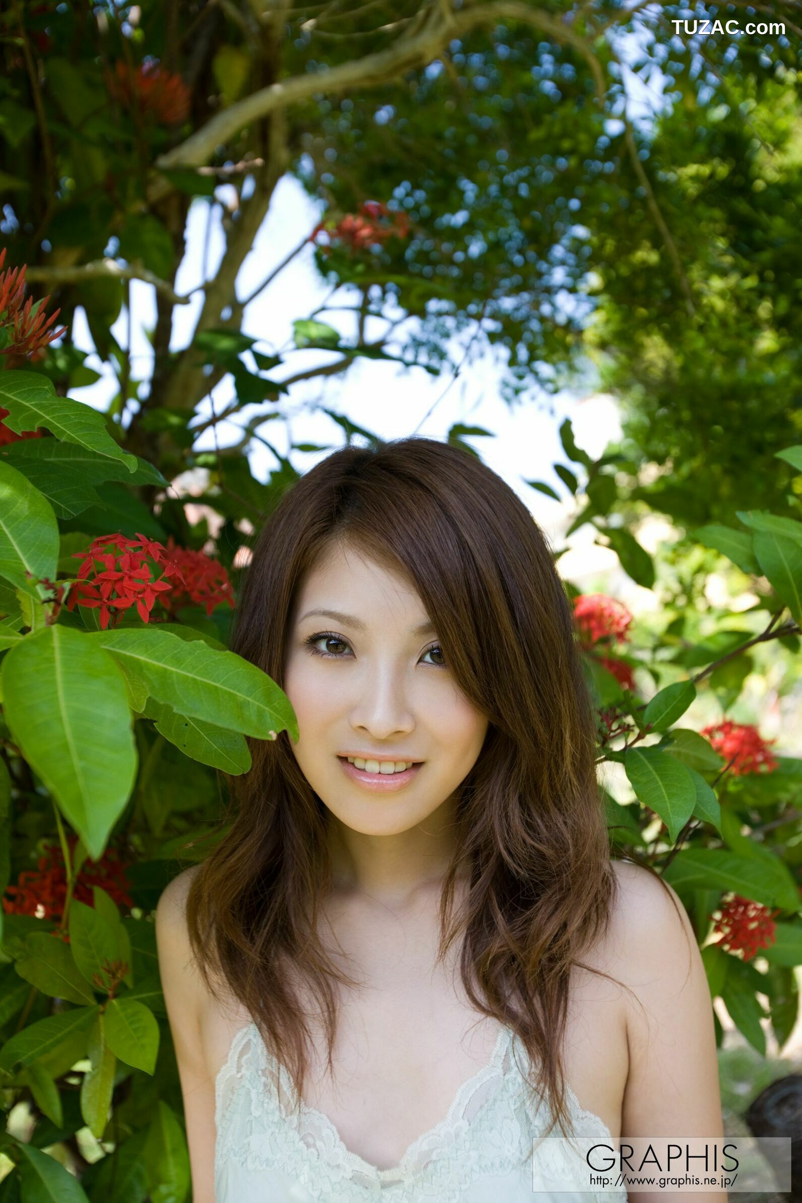 Graphis_雨音レイラ《Raindrops》 Special Contents 写真集[71P]