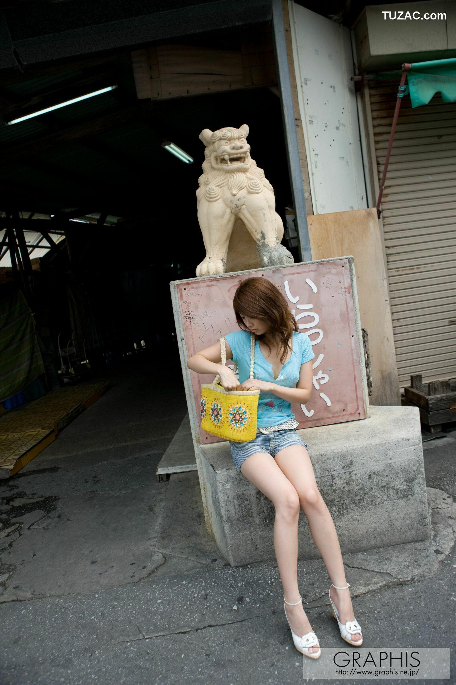 Graphis_雨音レイラ《Raindrops》 Special Contents 写真集[71P]