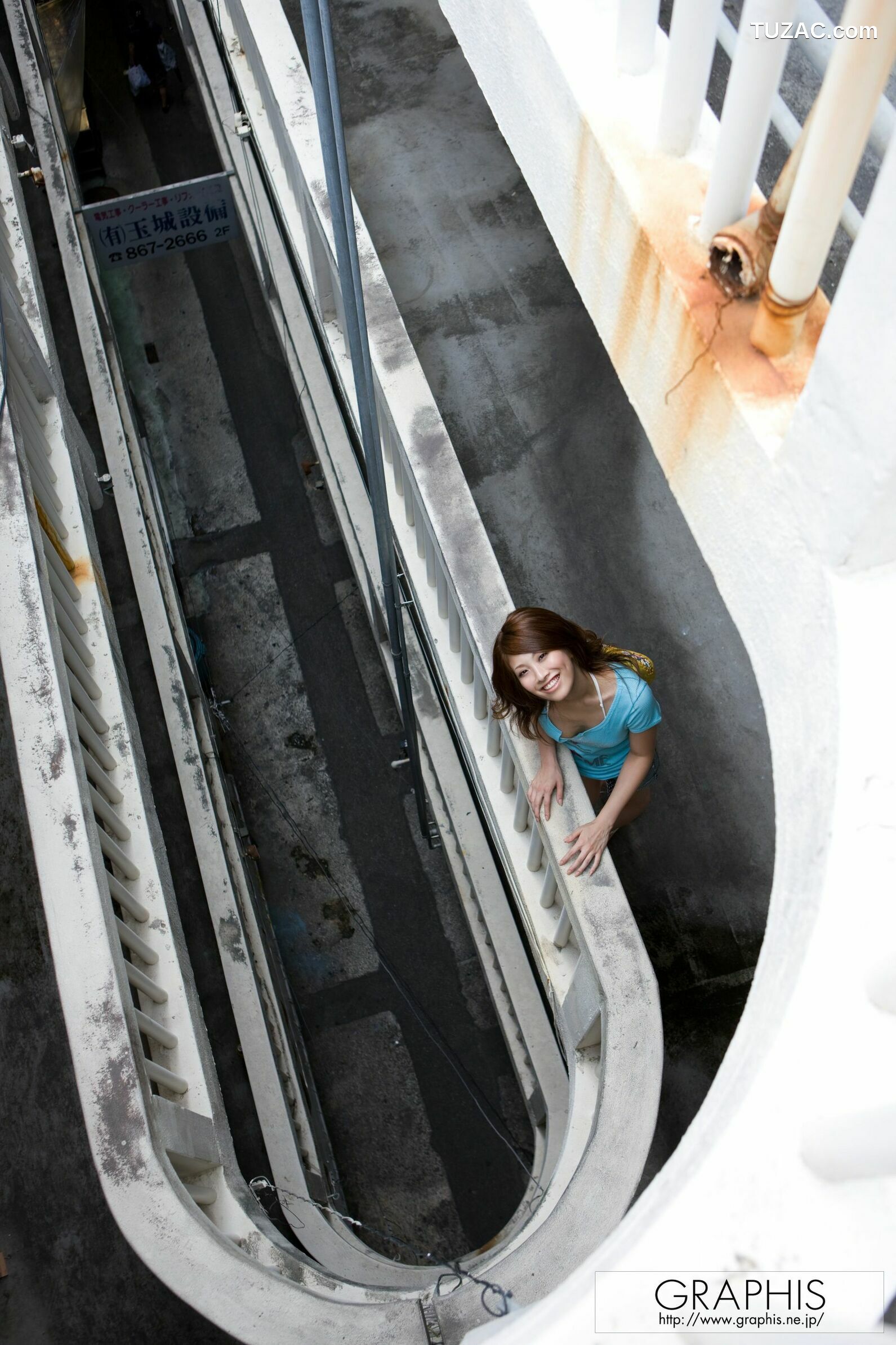 Graphis_雨音レイラ《Raindrops》 Special Contents 写真集[71P]