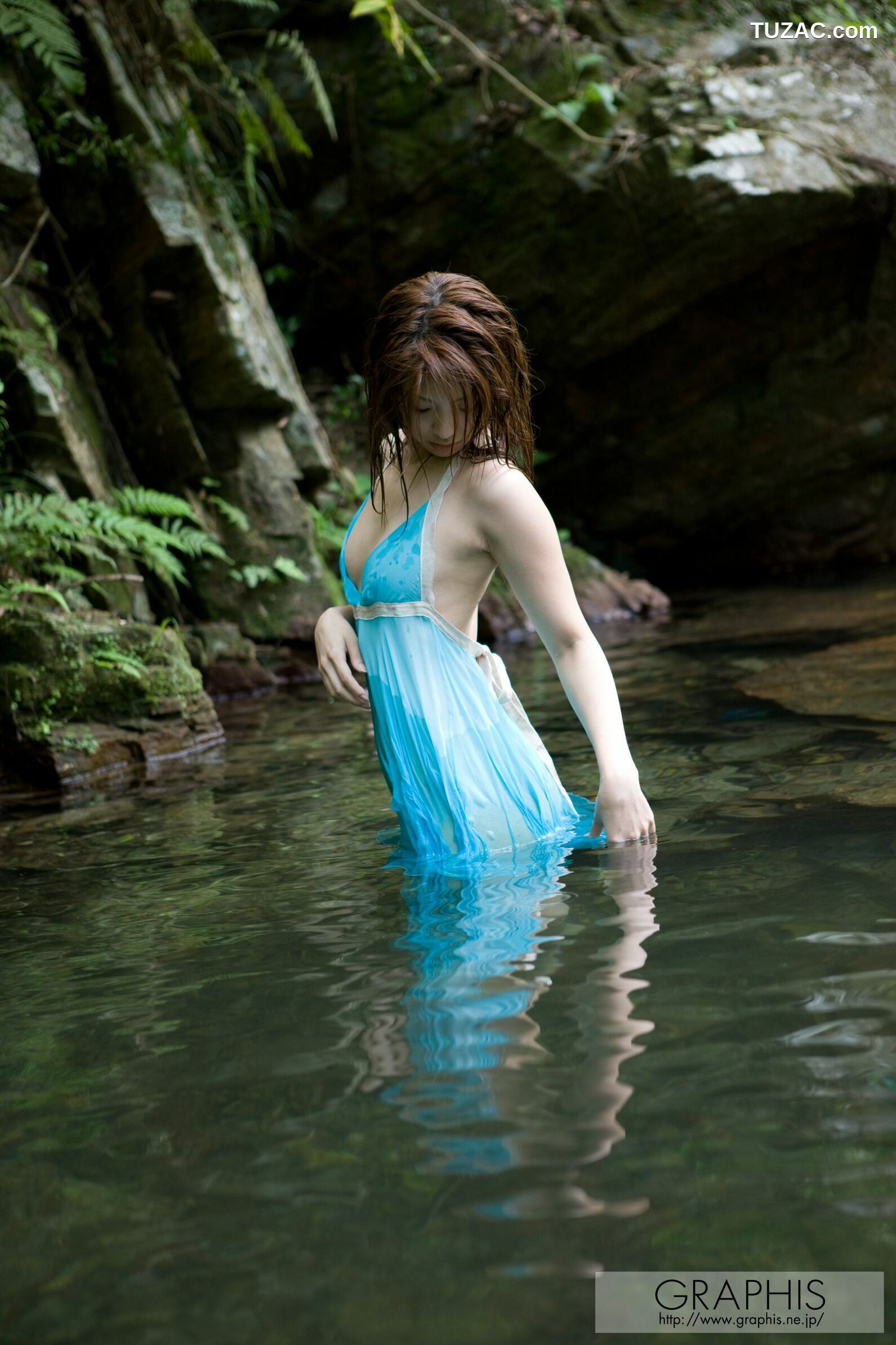 Graphis_雨音レイラ《Raindrops》 Special Contents 写真集[71P]