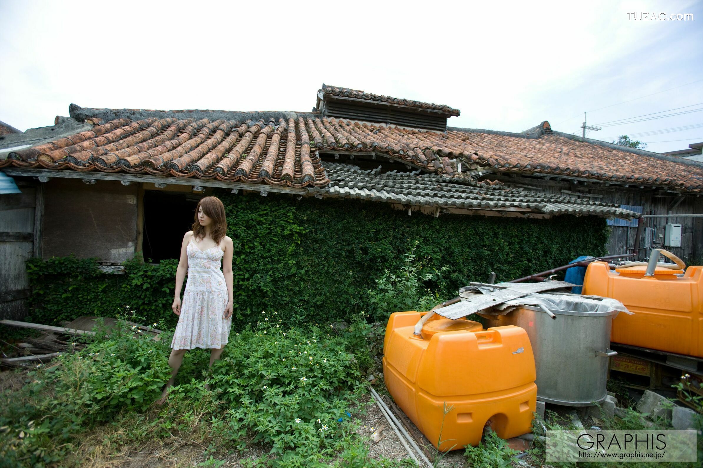 Graphis_雨音レイラ《Raindrops》 Special Contents 写真集[71P]