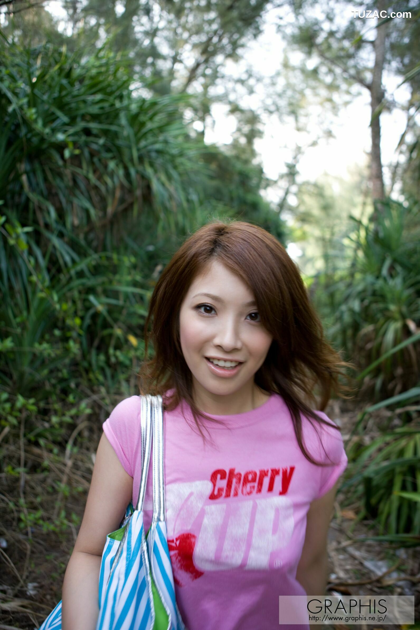 Graphis_雨音レイラ《Raindrops》 Special Contents 写真集[71P]