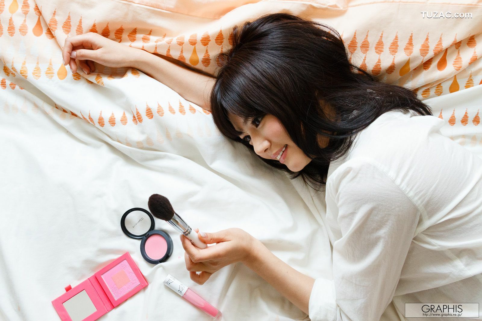 Graphis_麻生希《Cutie Doll》 Gals 写真集[32P]