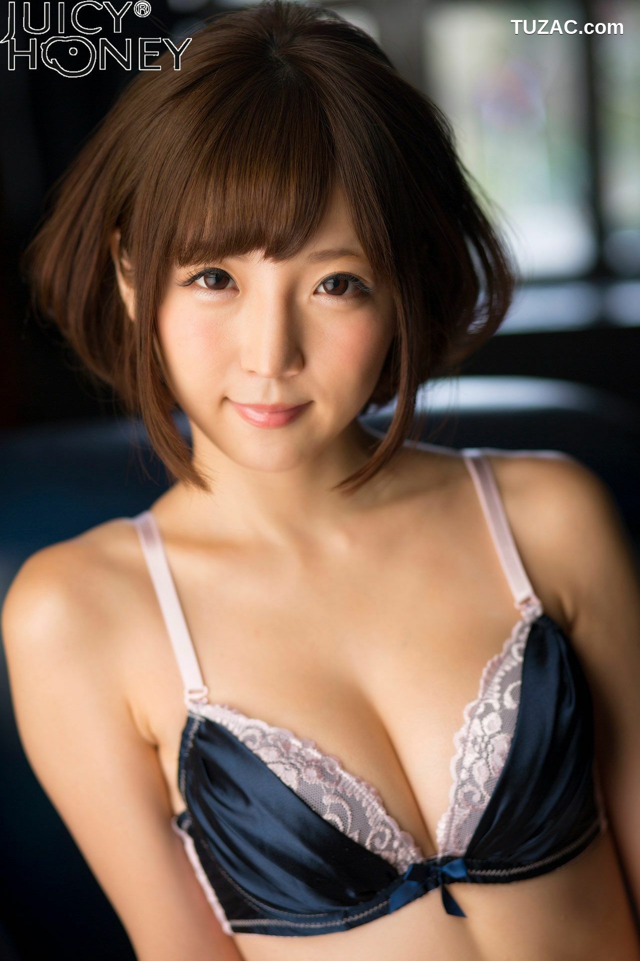 Juicy Honey_ トレカ連動写真集 佐倉絆《THE.DELUXE.2017》 写真集[37P]