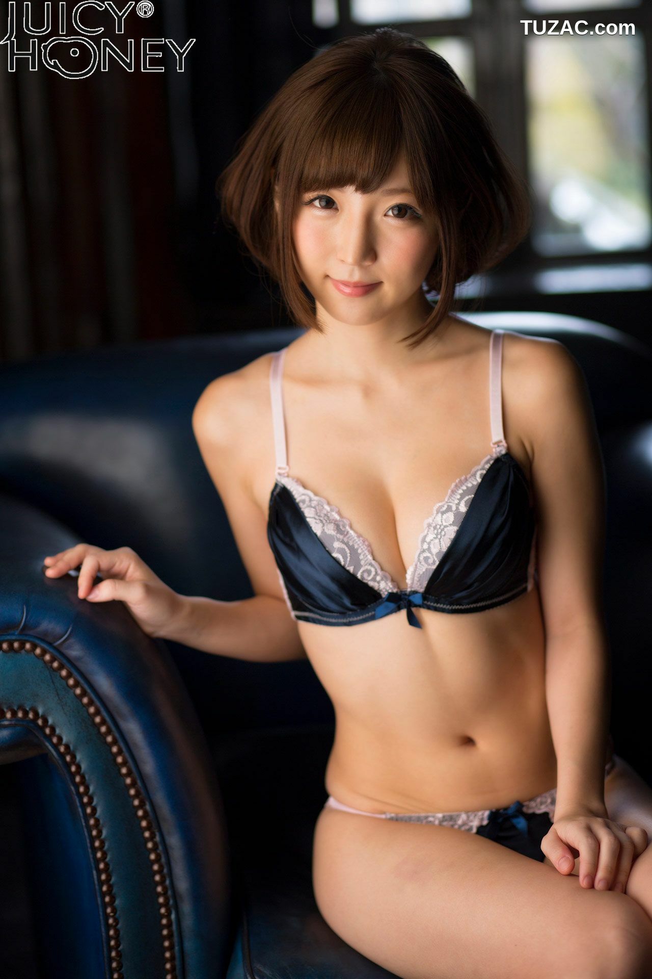 Juicy Honey_ トレカ連動写真集 佐倉絆《THE.DELUXE.2017》 写真集[37P]