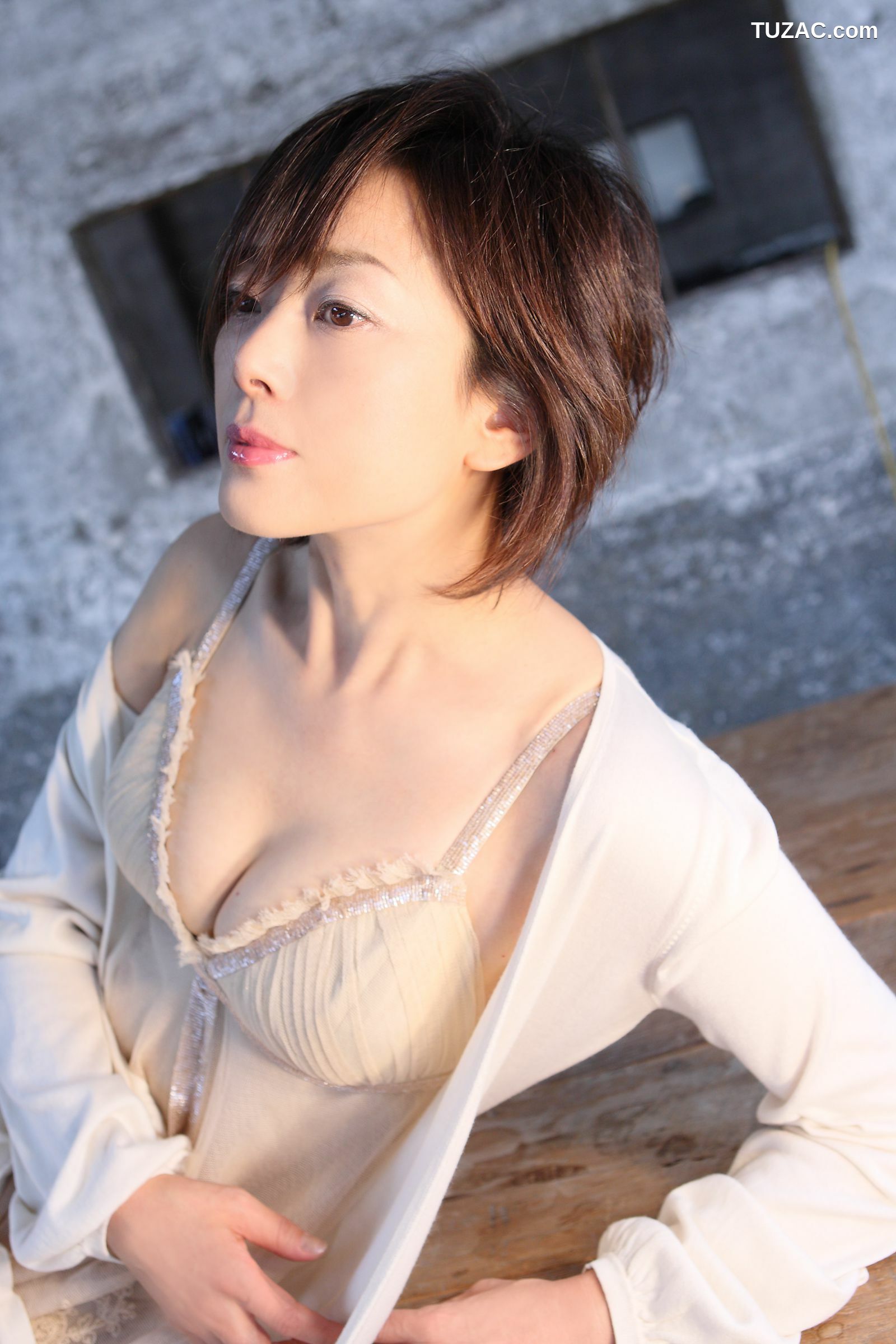 NS Eyes_ SF-No.549 Akimoto Naomi 秋本奈緒美 写真集[28P]