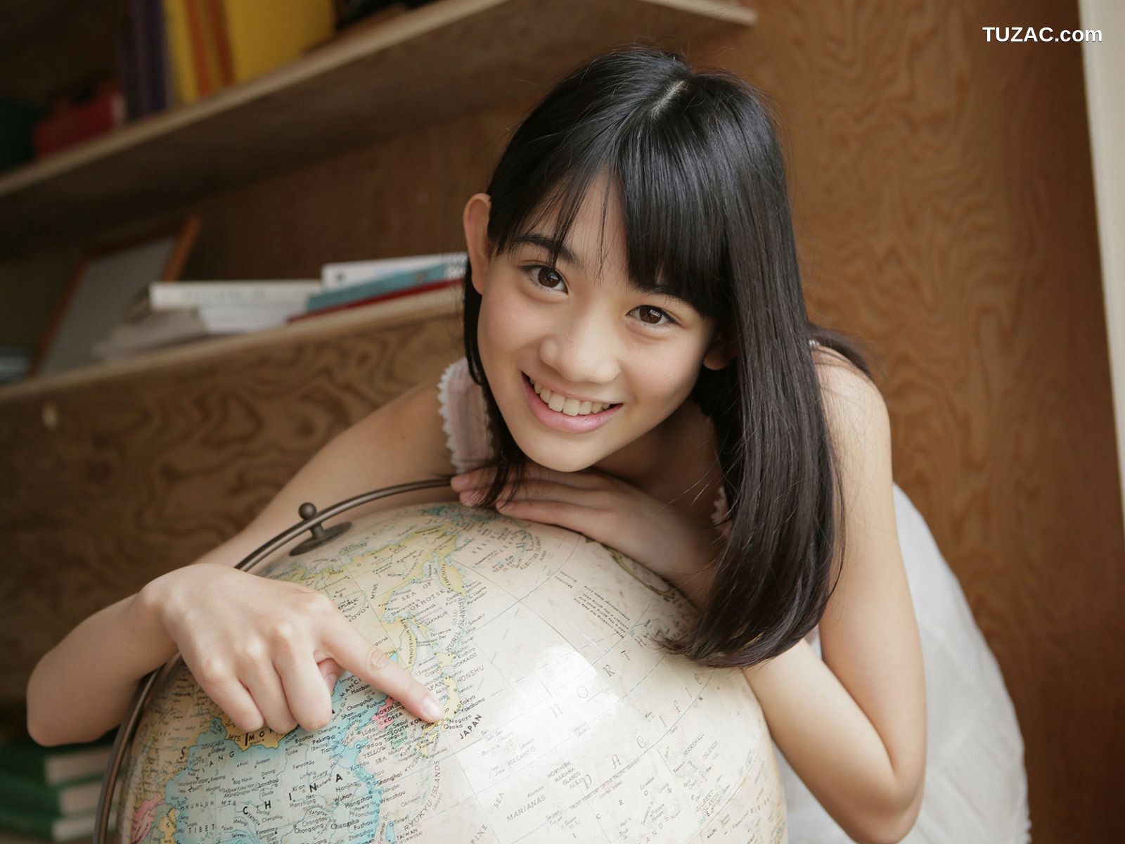 PB写真集_Honoka Akimoto 秋本帆華 《PROTO STAR》 [65P]