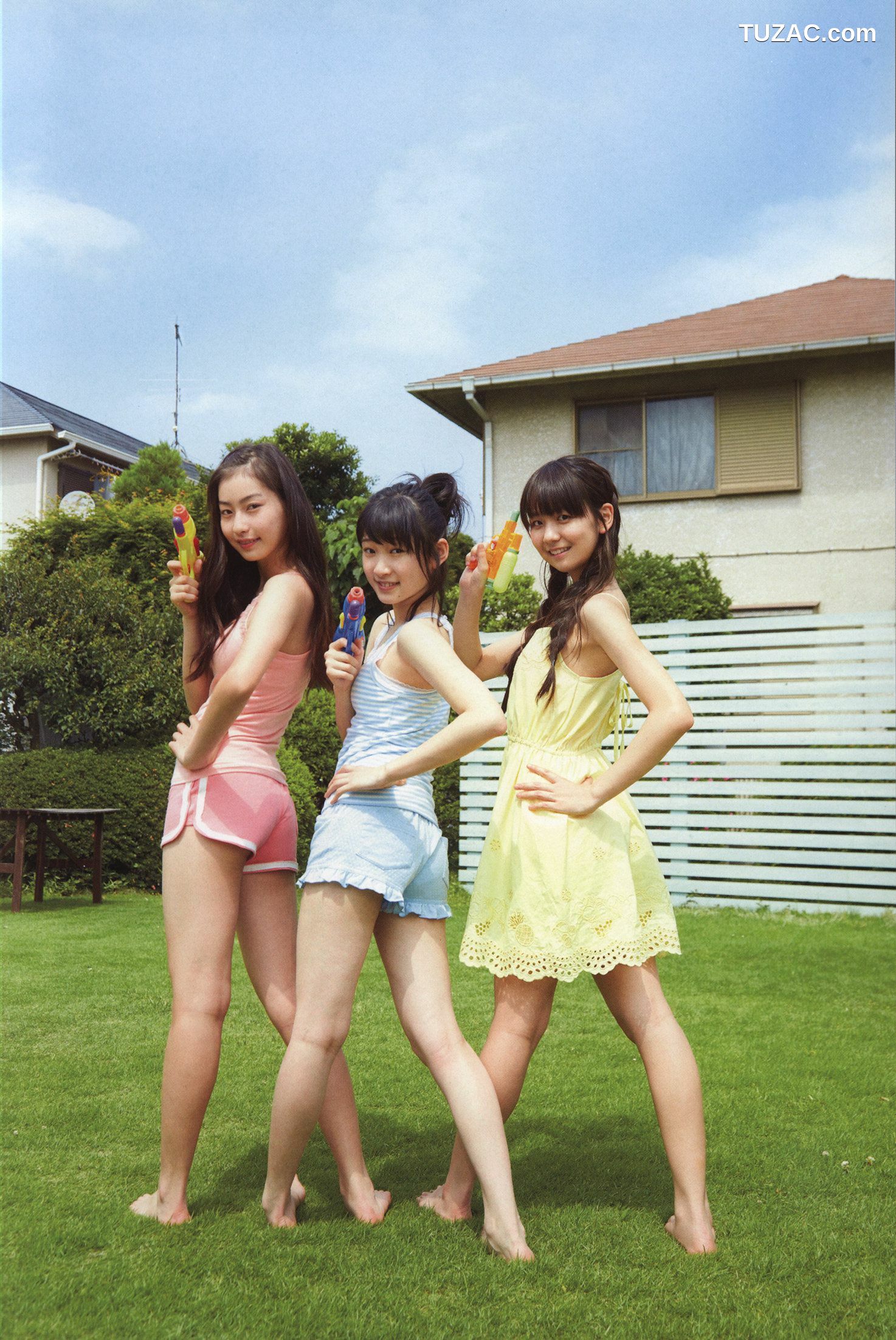PB写真集_Juice=Juice《OFFICIAL PHOTO BOOK》 写真集[90P]