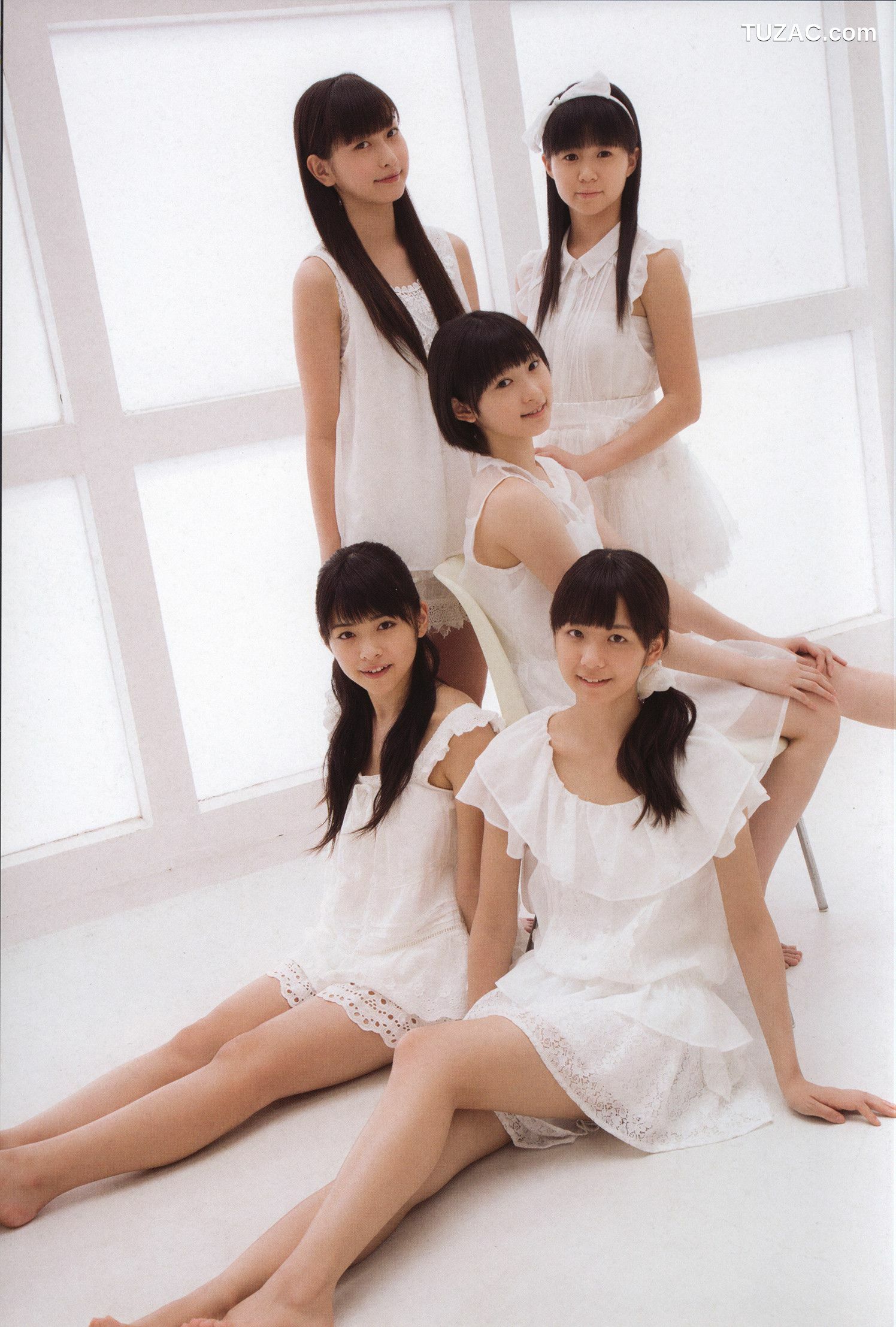 PB写真集_Juice=Juice《OFFICIAL PHOTO BOOK》 写真集[90P]