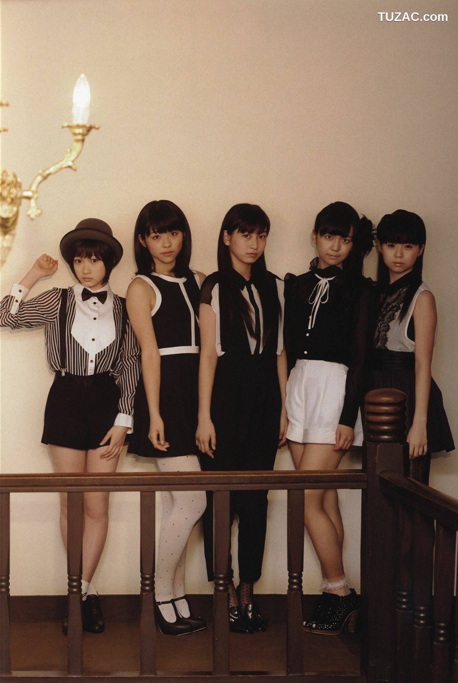 PB写真集_Juice=Juice《OFFICIAL PHOTO BOOK》 写真集[90P]