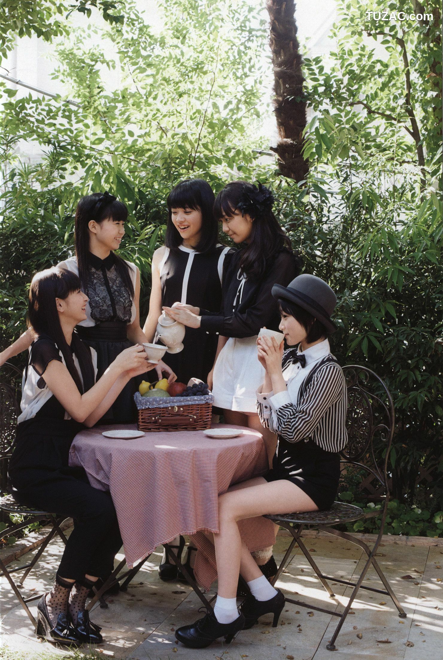 PB写真集_Juice=Juice《OFFICIAL PHOTO BOOK》 写真集[90P]