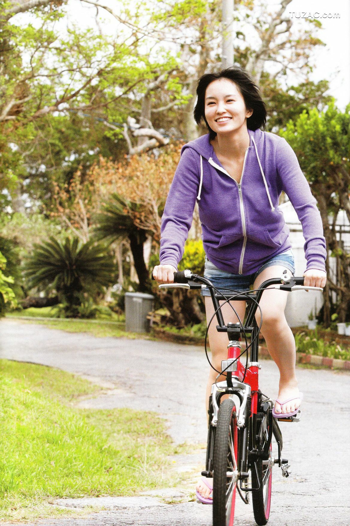 PB写真集_Sayaka Yamamoto 山本彩《みる神》 写真集[144P]